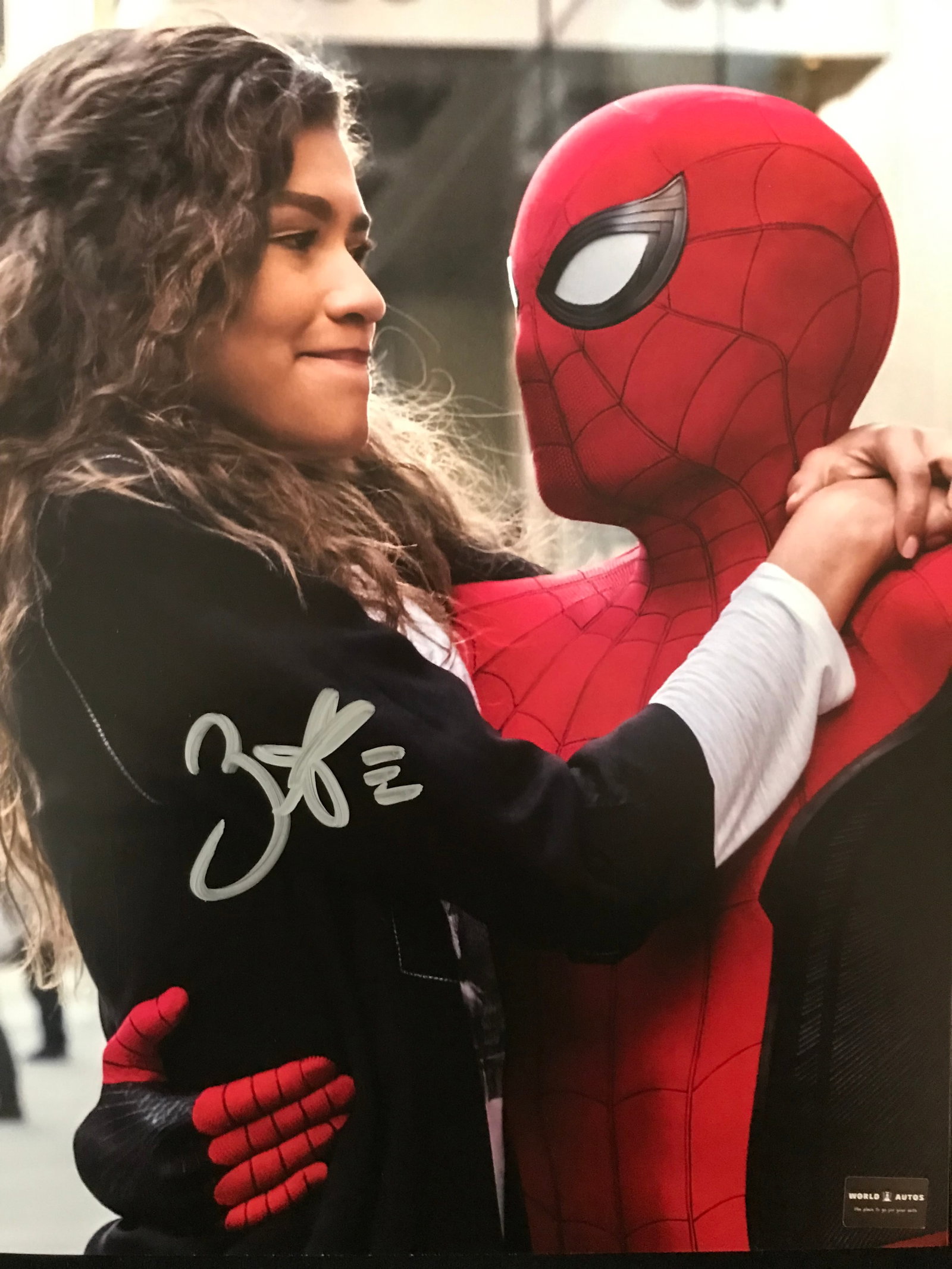 ZENDAYA SIGNED 8X10 PHOTO WORLD AUTOS COA: Prices are in Canadian dollars