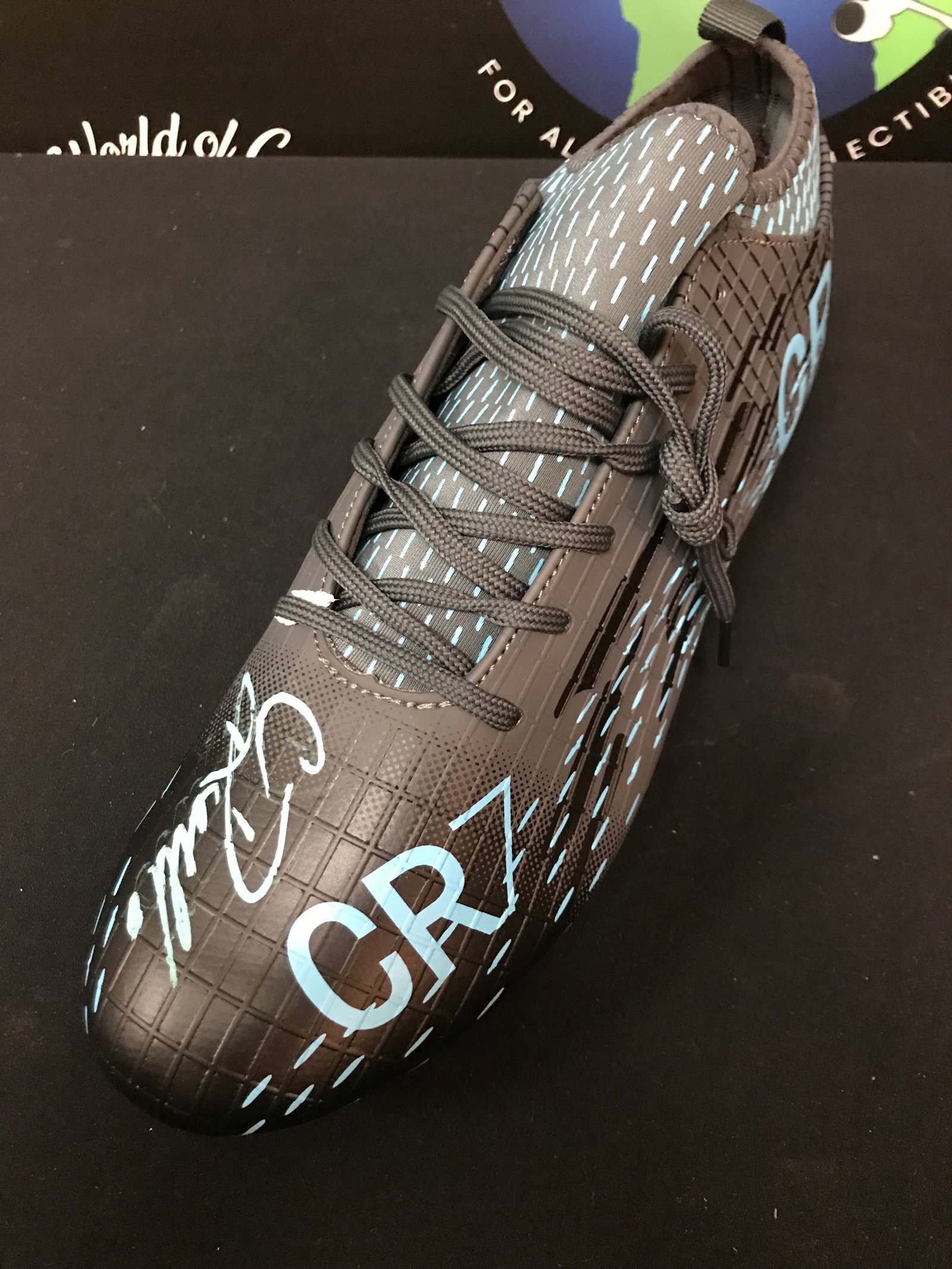 CHRISTIANO RONALDO SIGNED SOCCER CLEAT WORLD AUTOS COA: Prices are in Canadian dollars