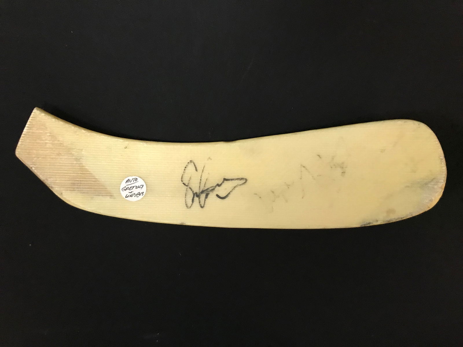 ERIC LINDROS AND WAYNE GRETZKY SIGNED STICK BLADE: Prices are in Canadian dollars