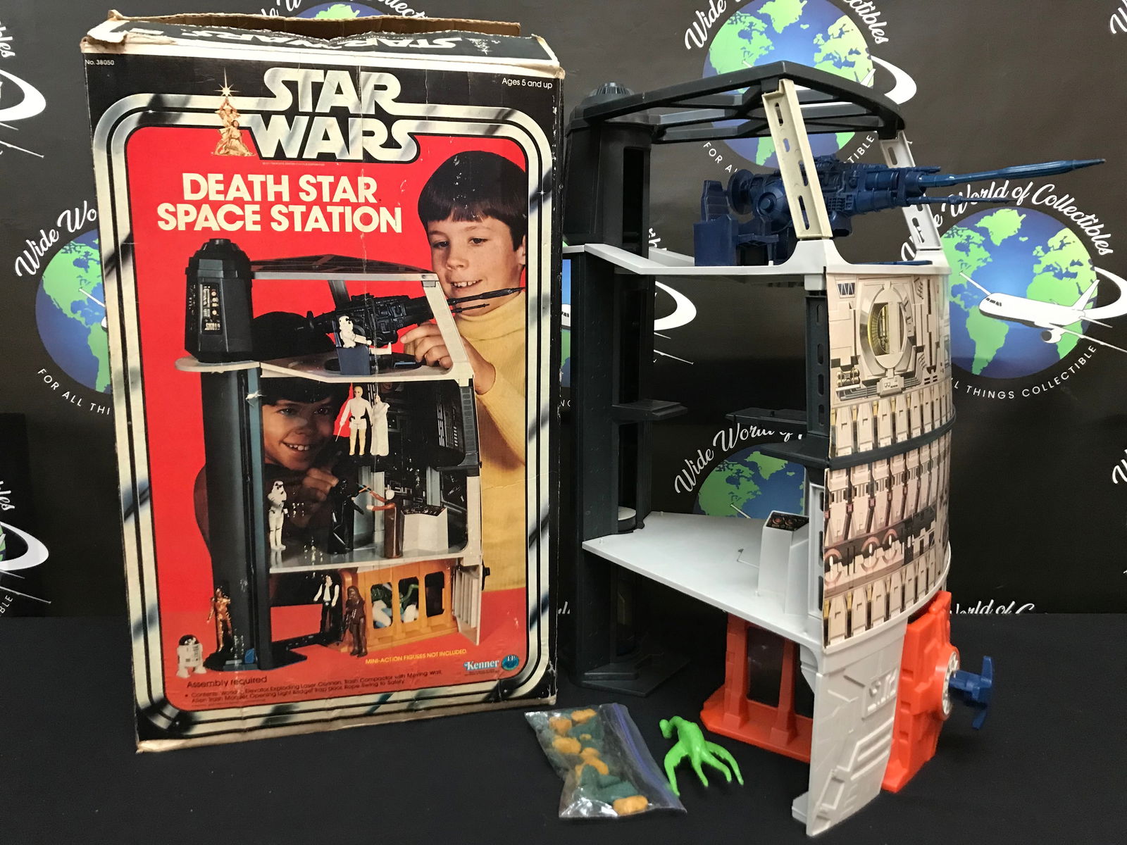 COMPLETE IN BOX VINTAGE KENNER STAR WARS DEATH STAR (ORIGINAL FOAM INCLUDED) (1 of 4)
