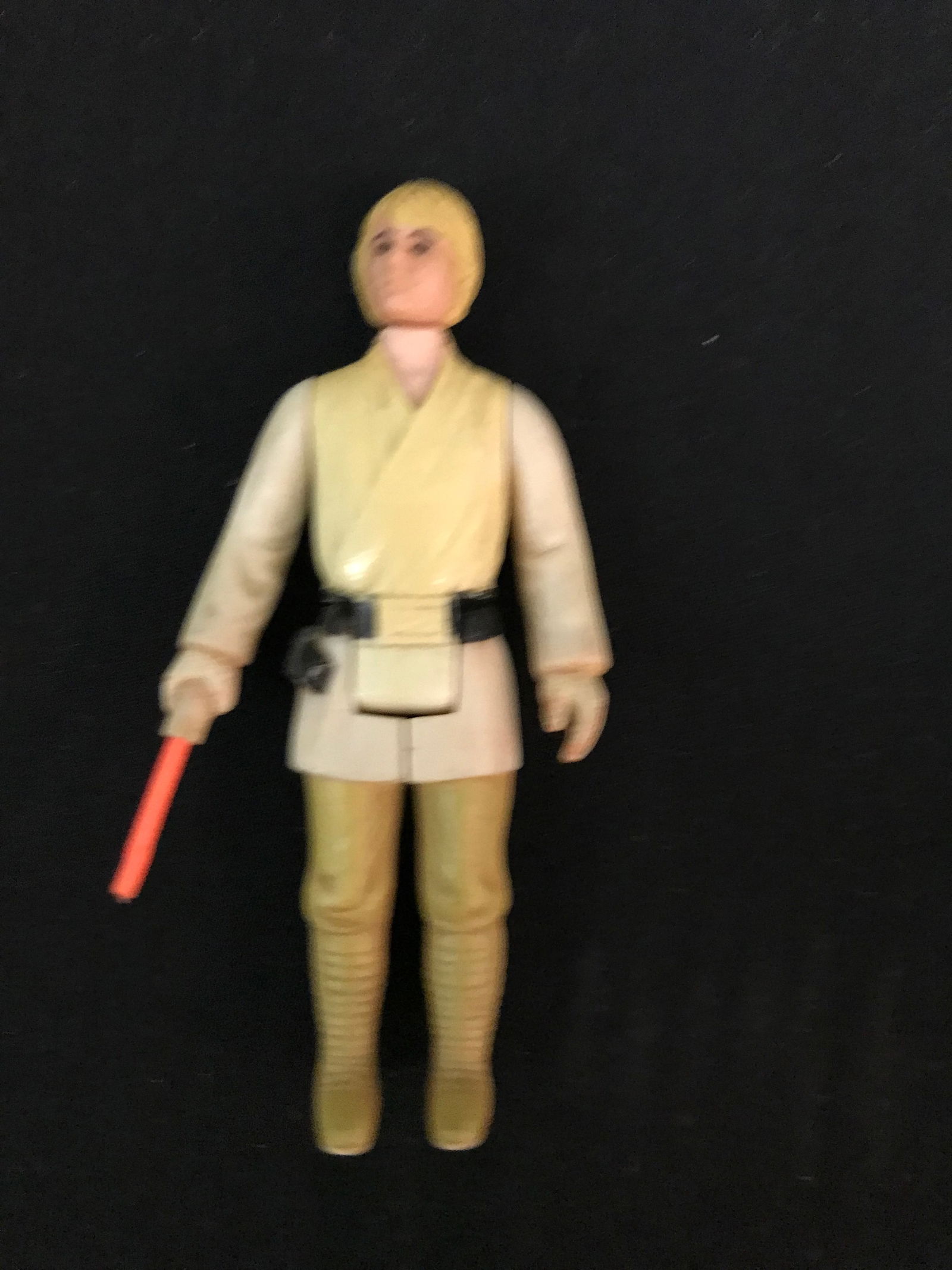 VINTAGE 1977 KENNER STAR WARS LUKE SKYWALKER ACTION FIGURE RED LIGHTSABER (1 of 1)