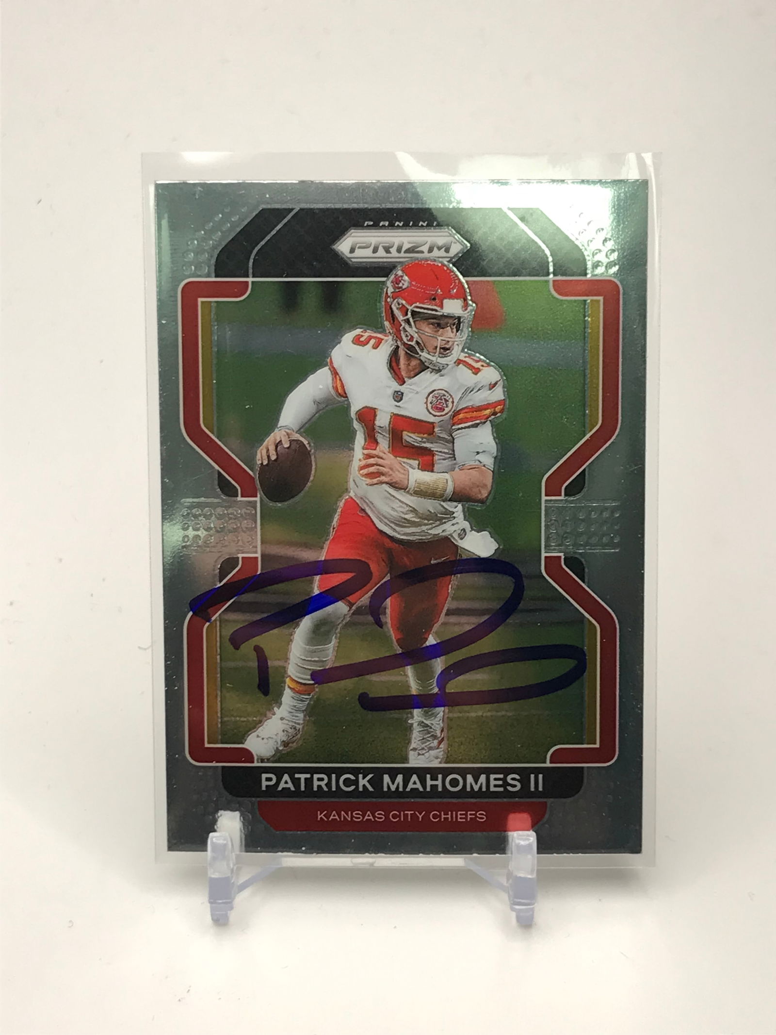 2021 PATRICK MAHOMES II SIGNED PANINI PRIZM CARD NO. 190 (1 of 2)