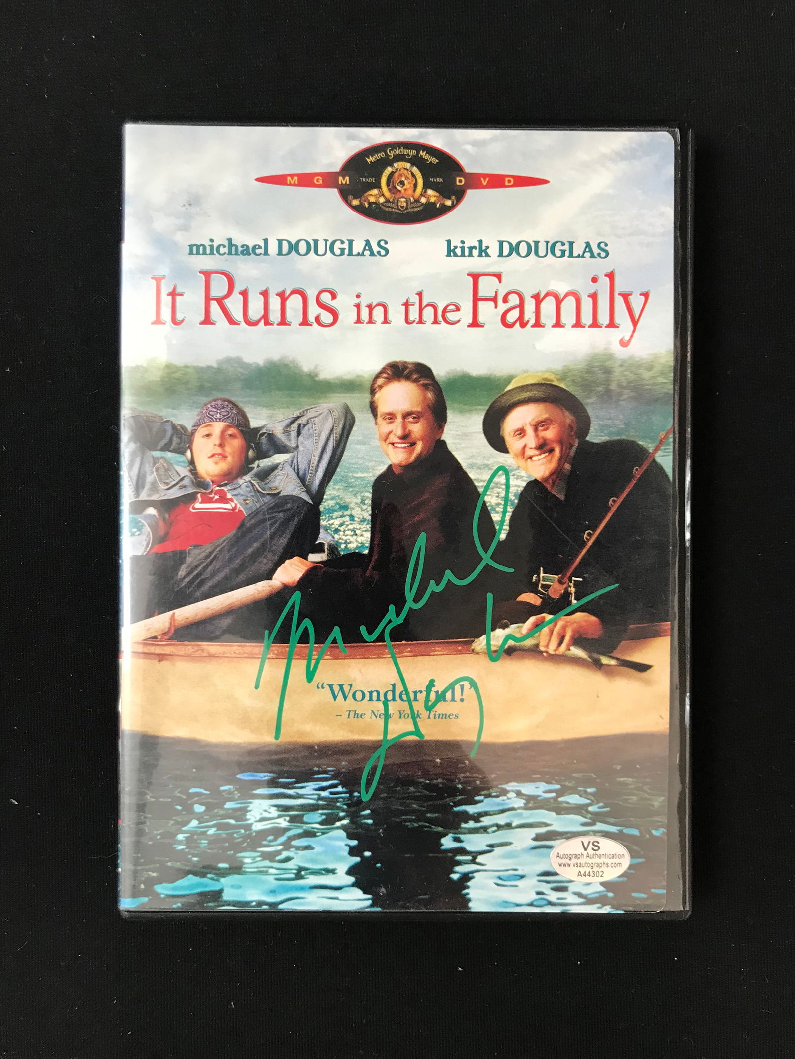 MICHAEL DOUGLAS SIGNED "IT RUNS IN THE FAMILY" DVD BOX (VS AUTOGRAPH AUTHENTIC  COA) (1 of 1)