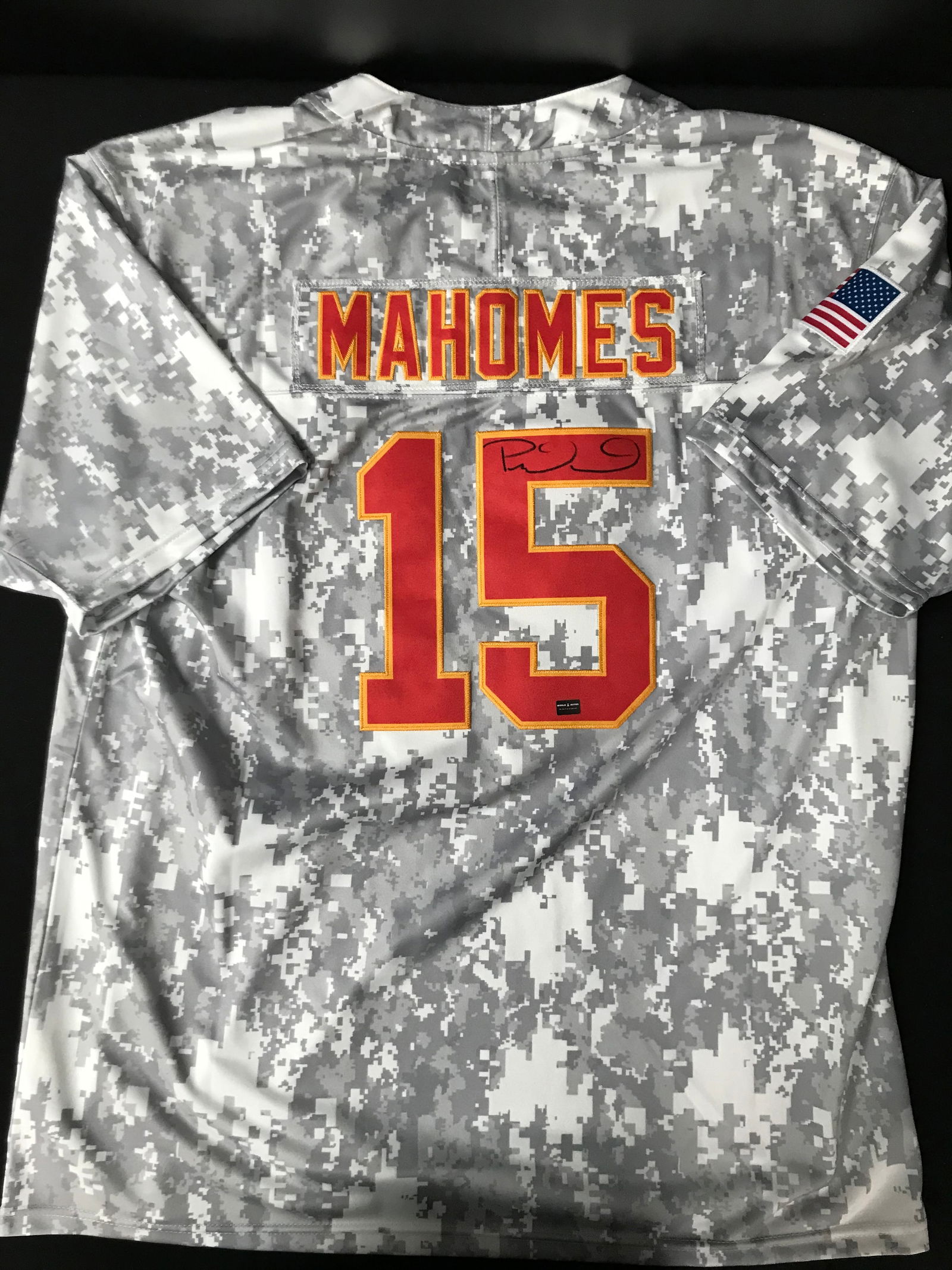 PATRICK MAHOMES SIGNED KANSAS CITY CHIEFS JERSEY (WORLD AUTOS COA) (1 of 4)