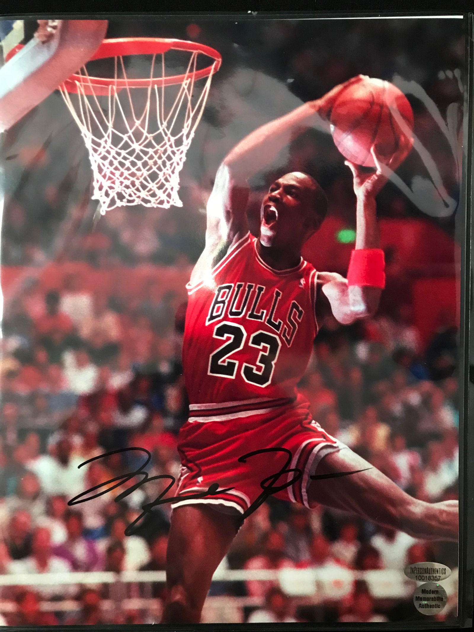 MICHAEL JORDAN SIGNED SLAM DUNK PHOTO (IN PERSON AUTHENTICS COA) (1 of 2)