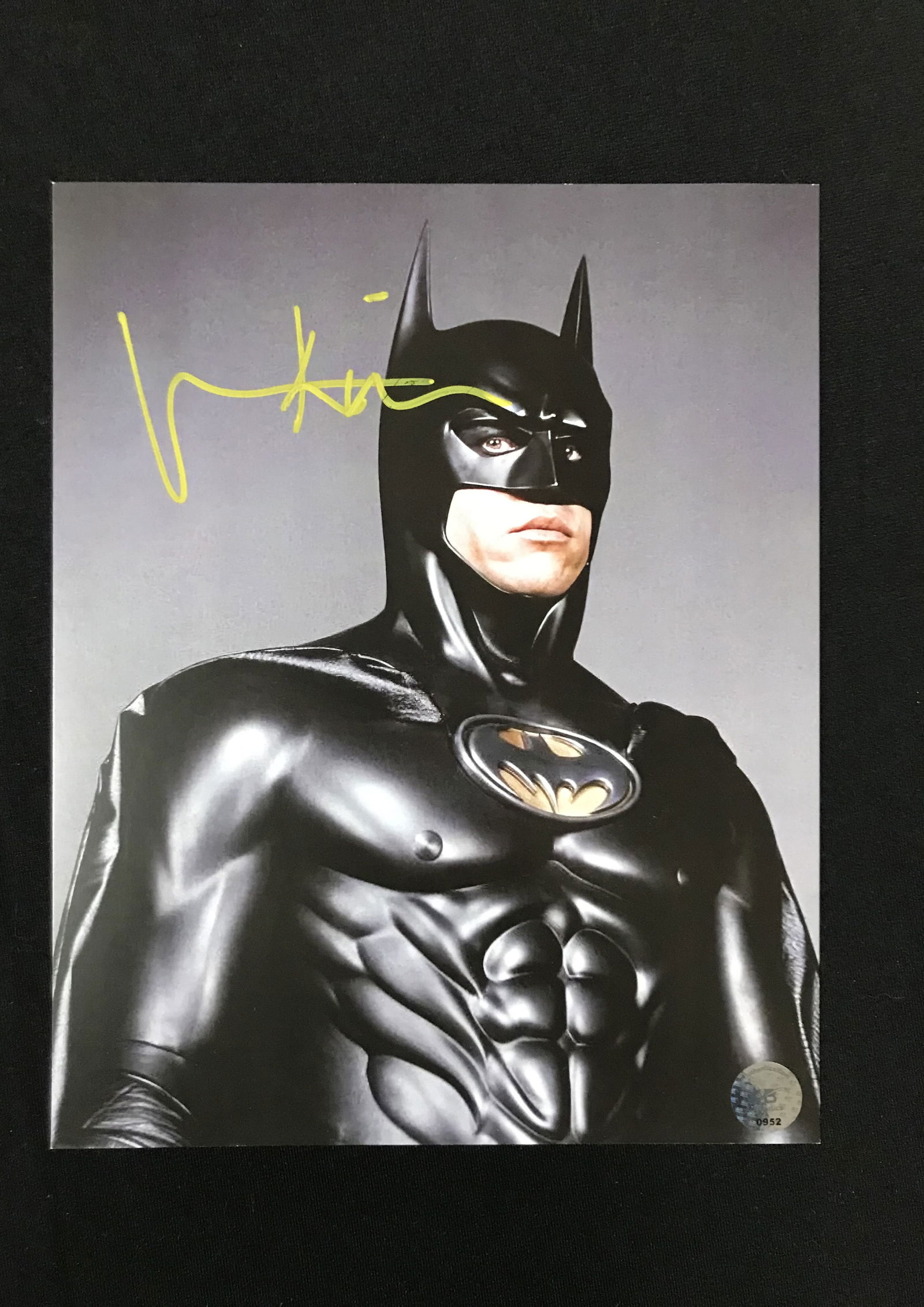 VAL KILMER SIGNED BATMAN 8 X 10 (KB COA): Prices are in Canadian dollars