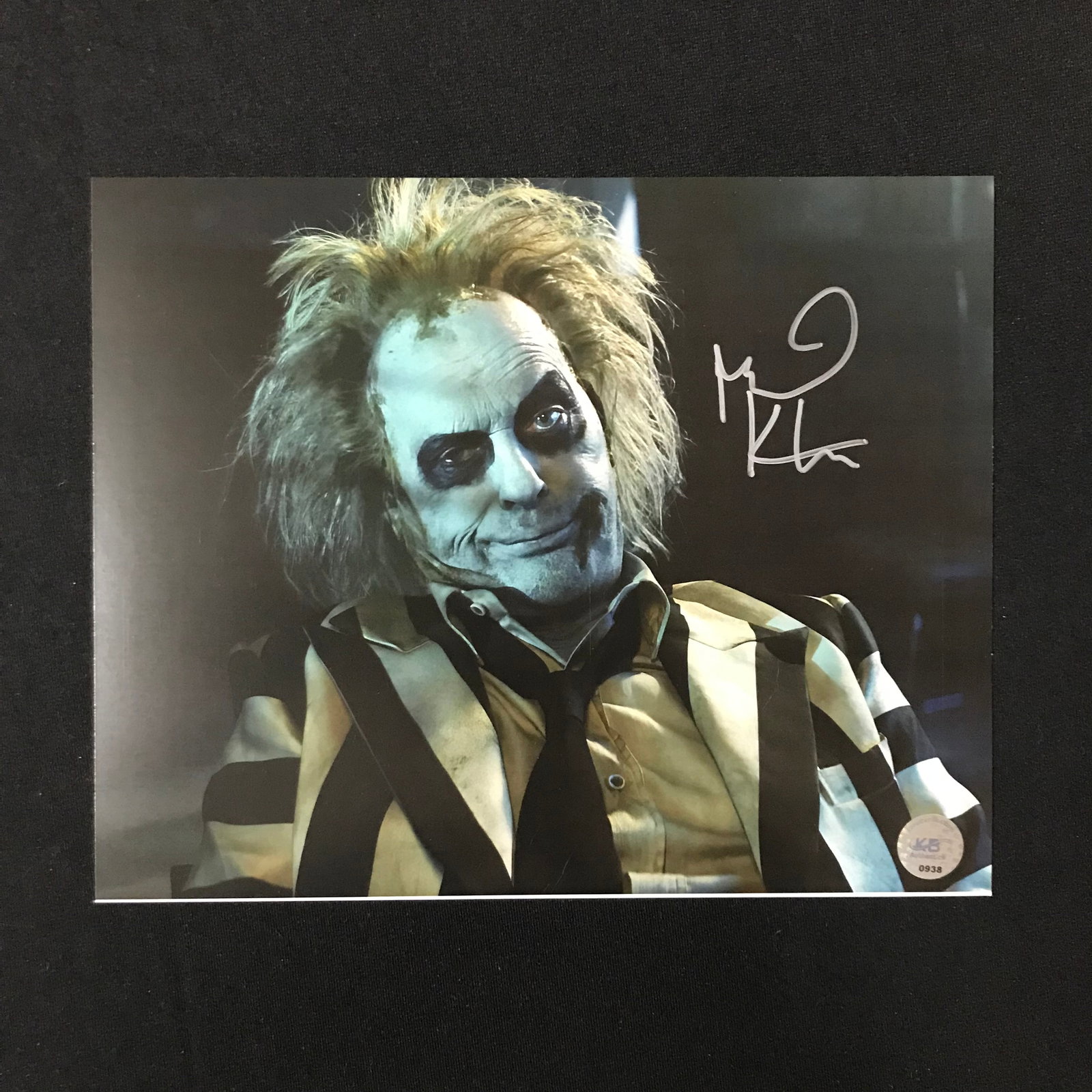MICHAEL KEATON SIGNED "BEETLEJUICE" 8X10 PHOTO (KB AUTHENTICS COA): Prices are in Canadian dollars