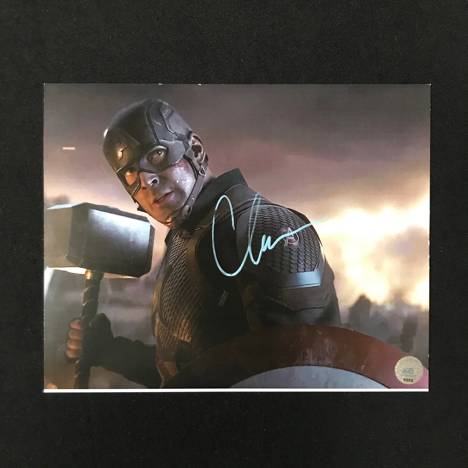 CHRIS EVANS SIGNED "CAPTAIN AMERICA" 8X10 PHOTO (KB AUTHENTICS COA) (1 of 1)