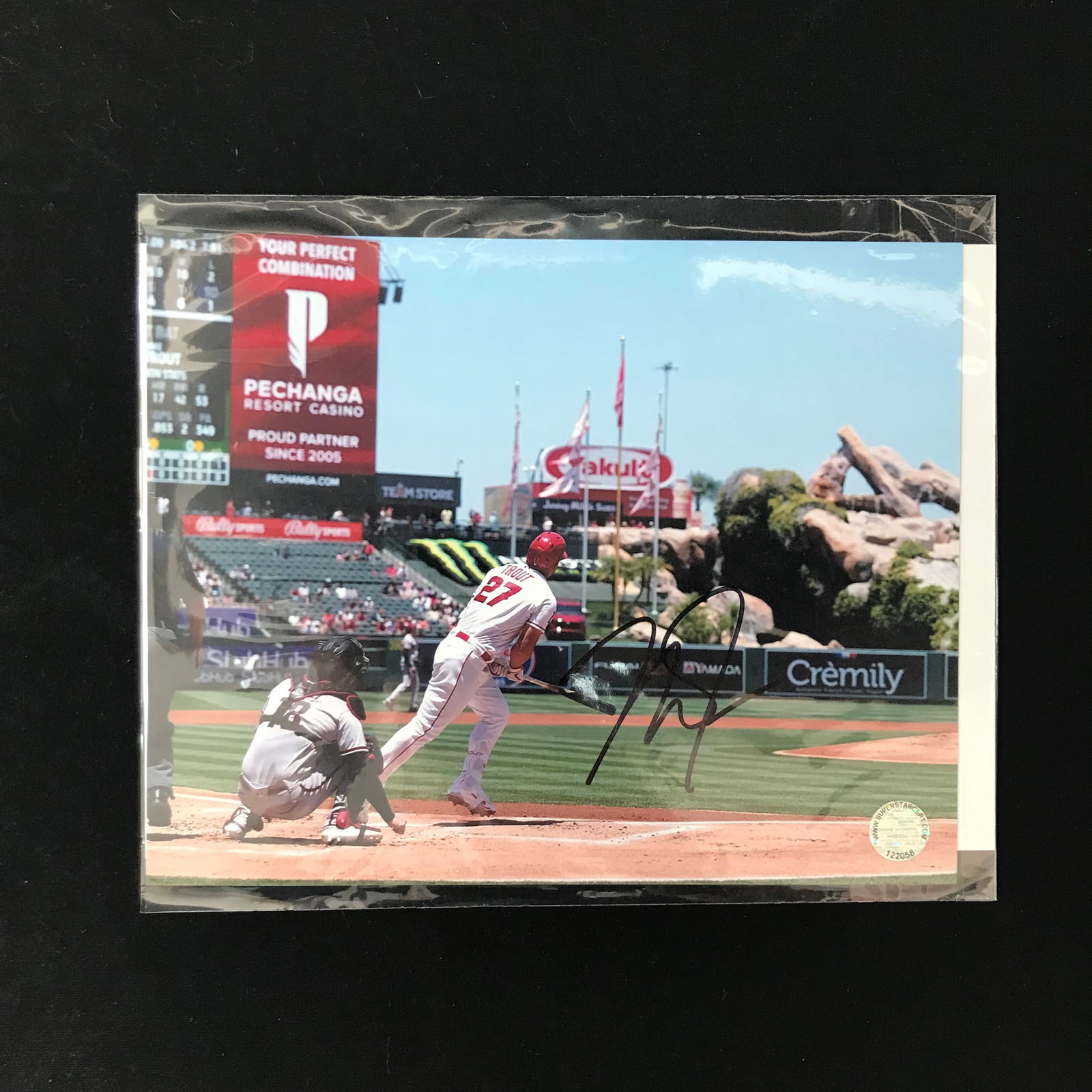 MIKE TROUT SIGNED 8X10 PHOTO (SUPER STAR COA) (1 of 2)