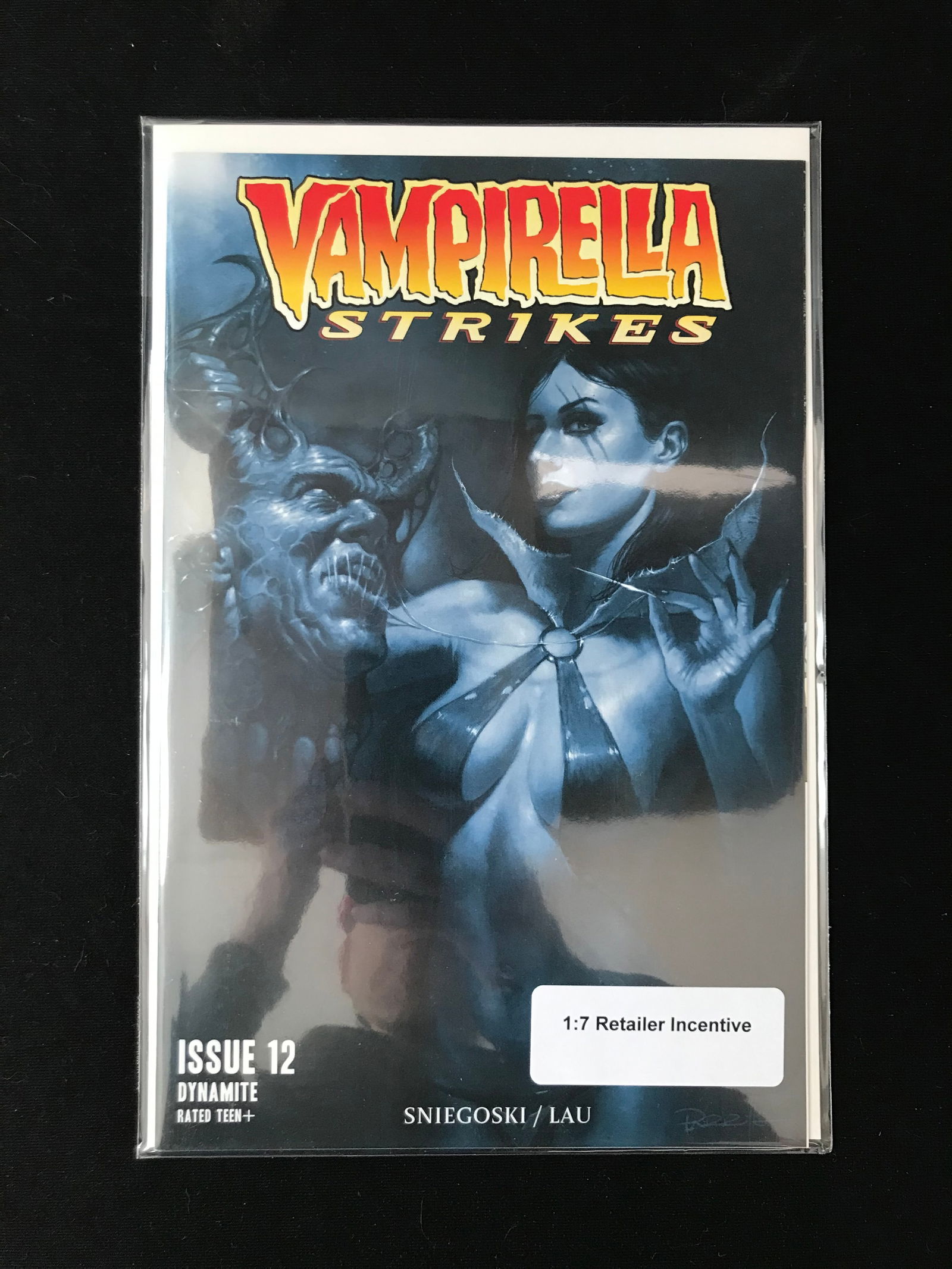 DYNAMITE COMICS NO.12 VAMPIRELLA STRIKES (1 of 1)