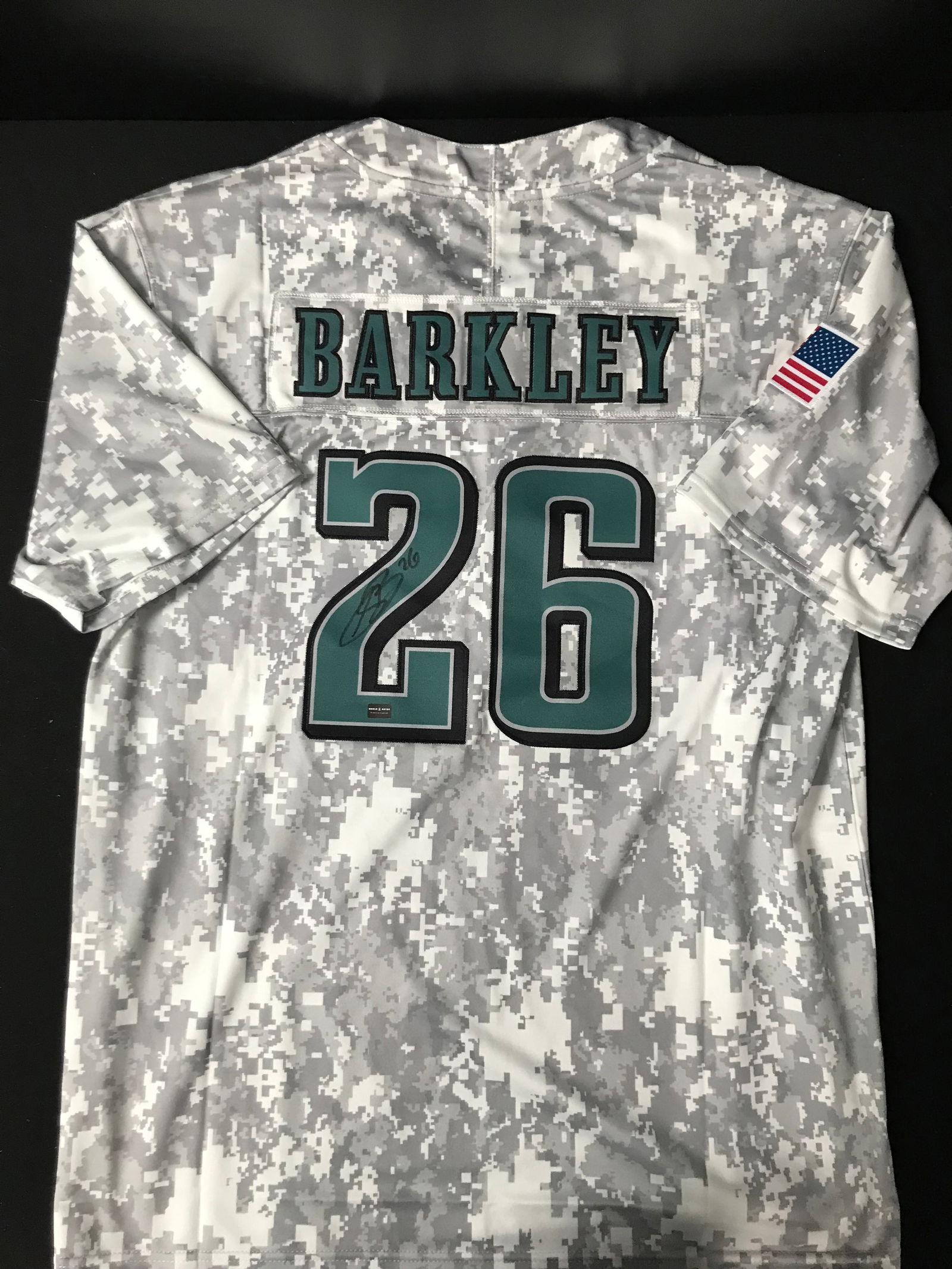 SAQUAN BARKLEY SIGNED JERSEY (WORLD AUTOS COA) (1 of 3)