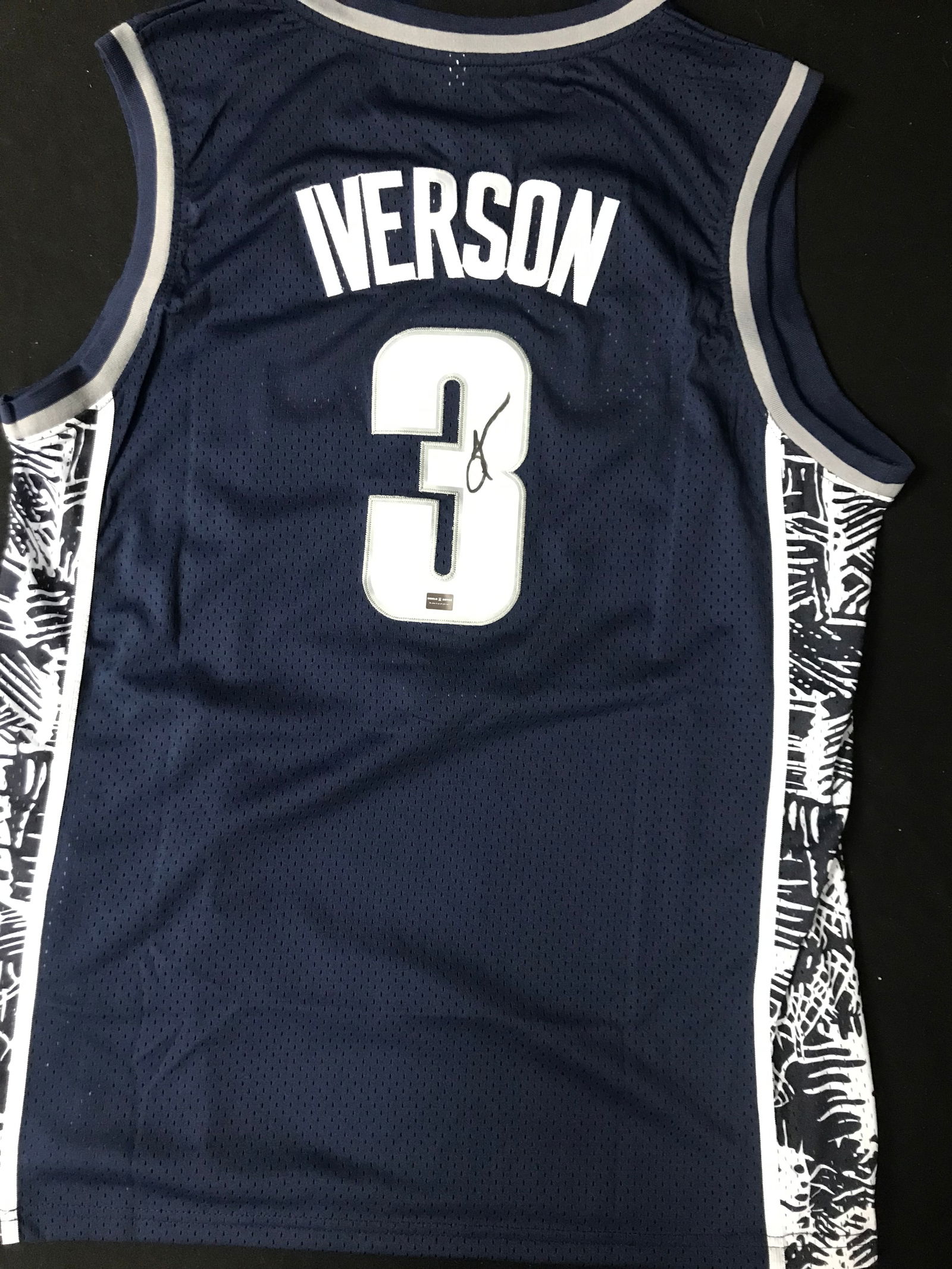 ALLEN IVERSON SIGNED GEORGETOWN UNIV JERSEY (WORLD AUTOS COA) (1 of 3)
