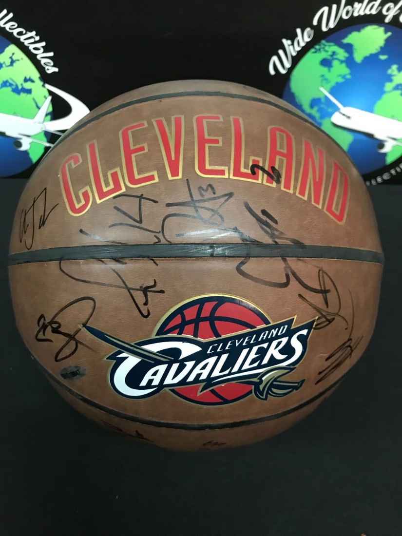 CLEVELAND CAVALIERS BASKETBALL SIGNED BY THE 2005-06 TEAM LEBRON JAMES(UPPER DECK COA) (1 of 4)