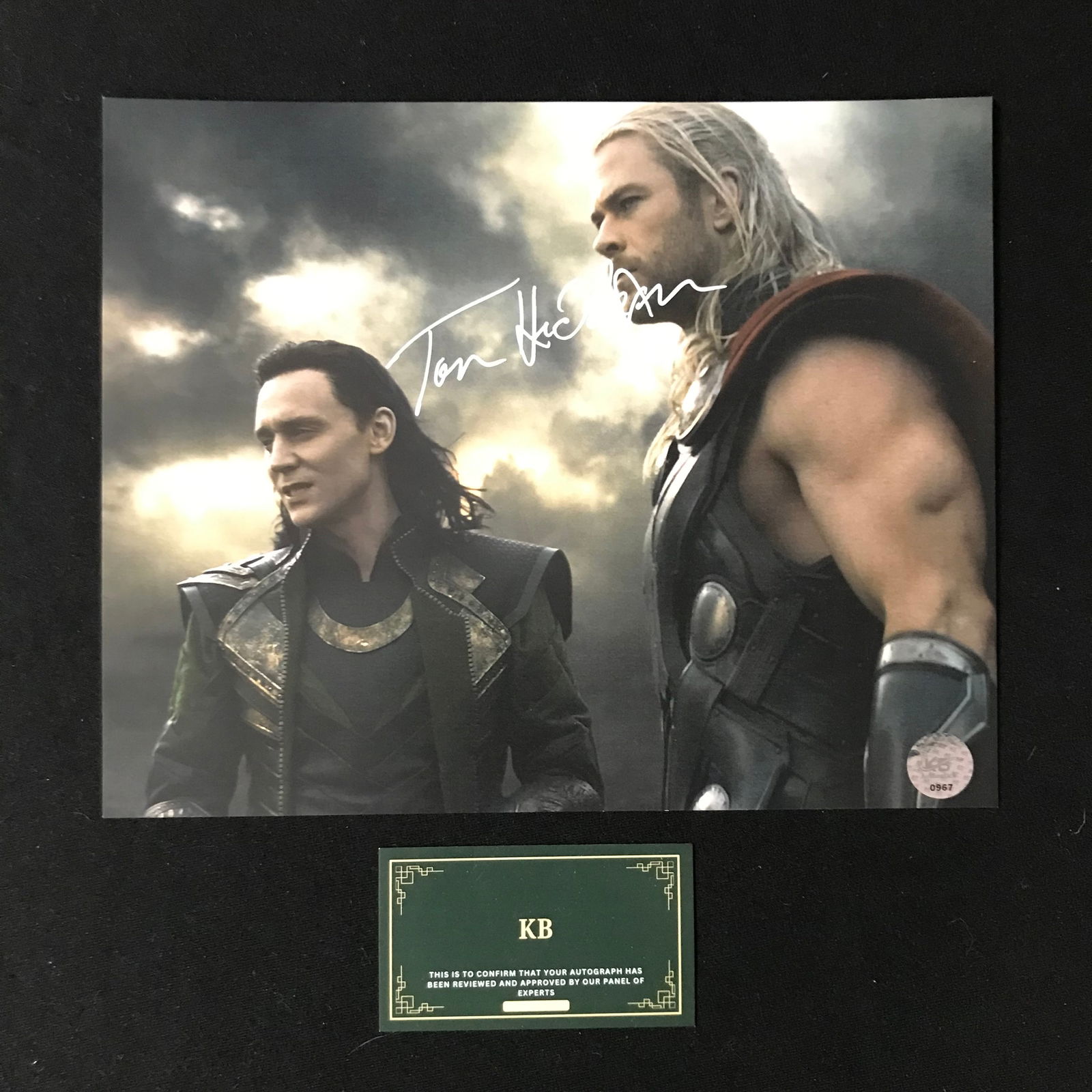 TOM HIDDLESTON SIGNED "LOKI" 8X10 PHOTO (KB AUTHENTICS COA) (1 of 1)