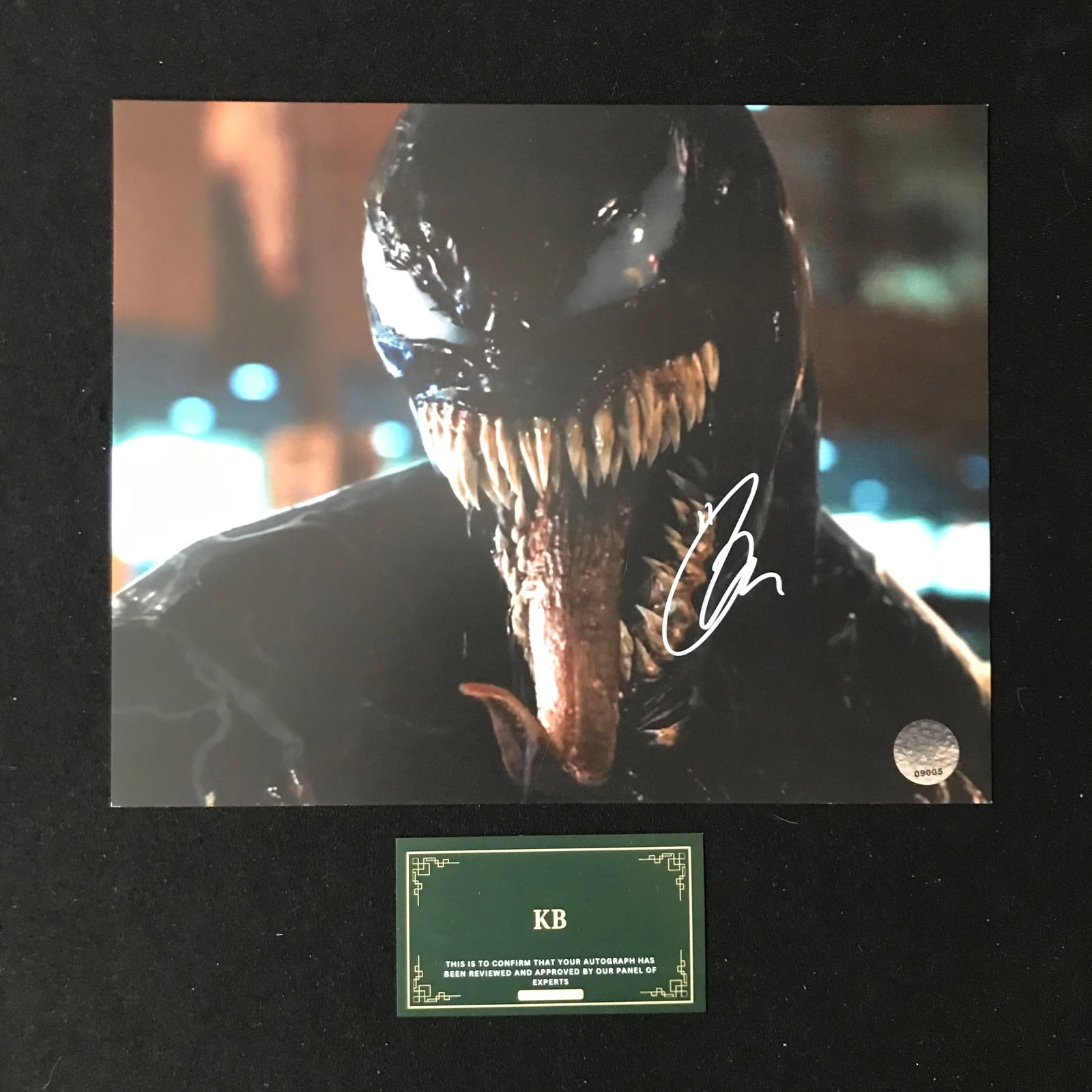 TOM HARDY SIGNED VENOM 8X10 PHOTO (KB AUTHENTICS COA) (1 of 1)