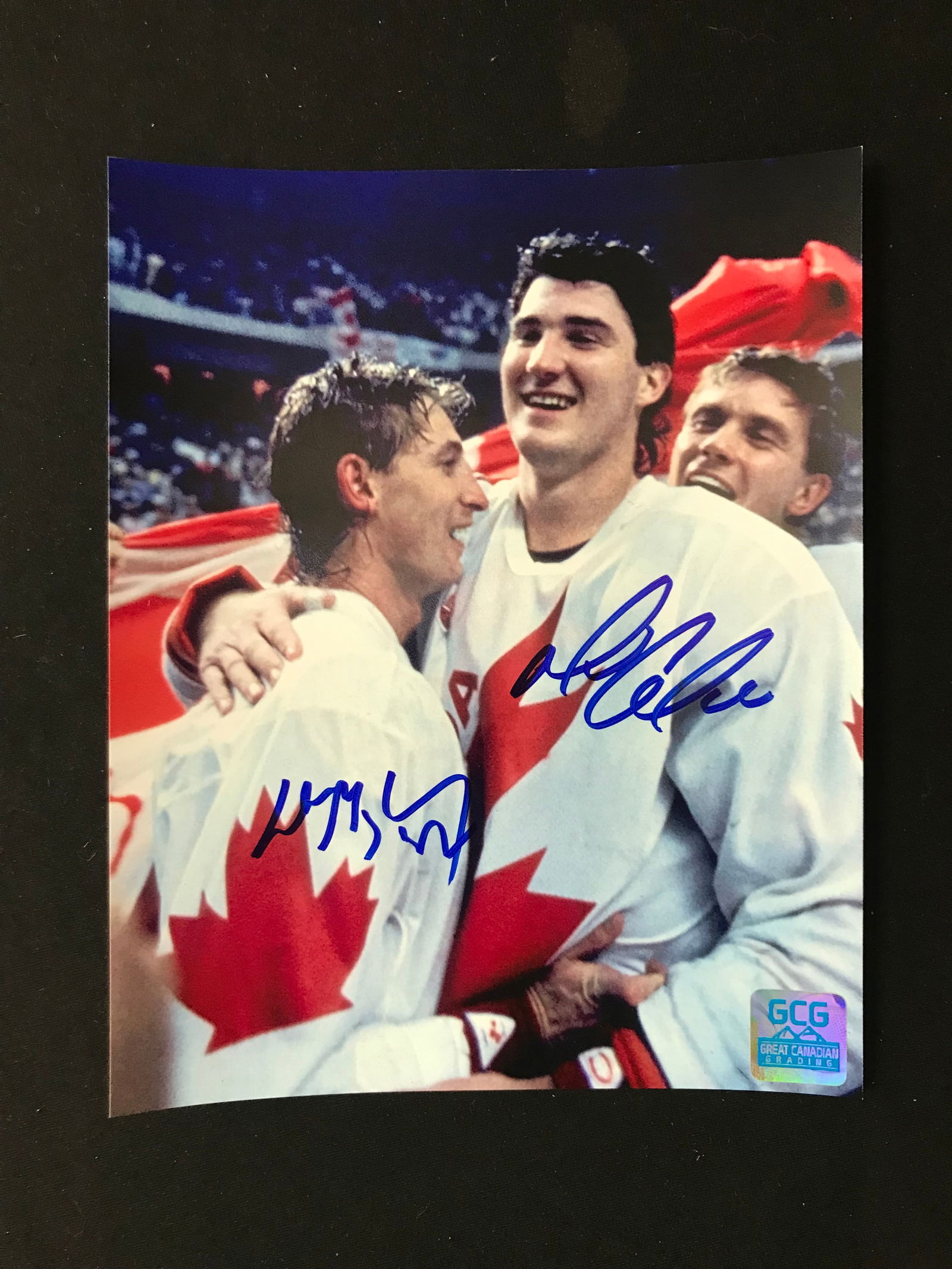 WAYNE GRETZKY & MARIO LEMIEUX SIGNED TEAM CANADA PHOTO (GCG COA) (1 of 1)