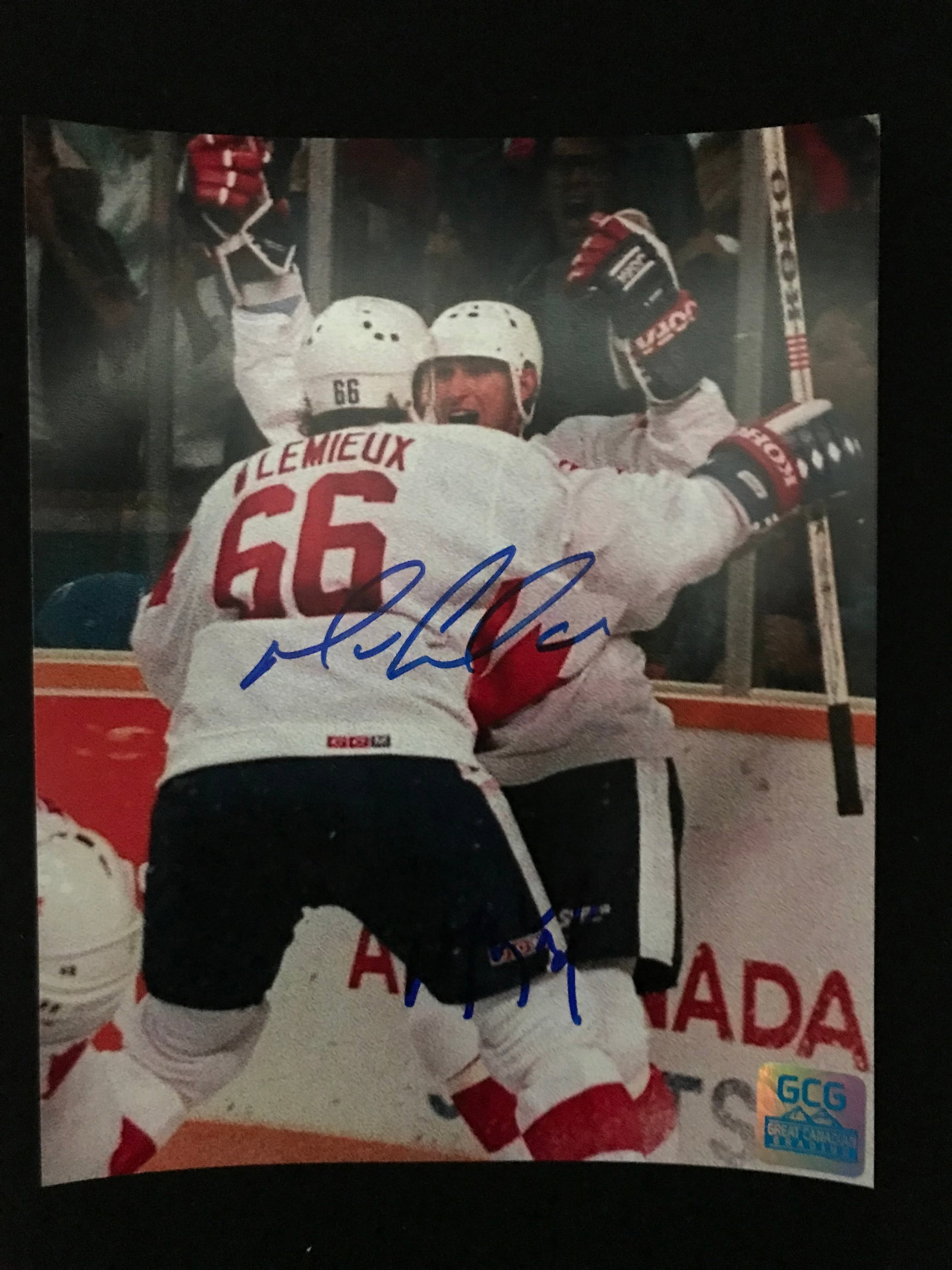MARIO LEMIEUX SIGNED 8 X 10 (GCG HOLO): Prices are in Canadian dollars
