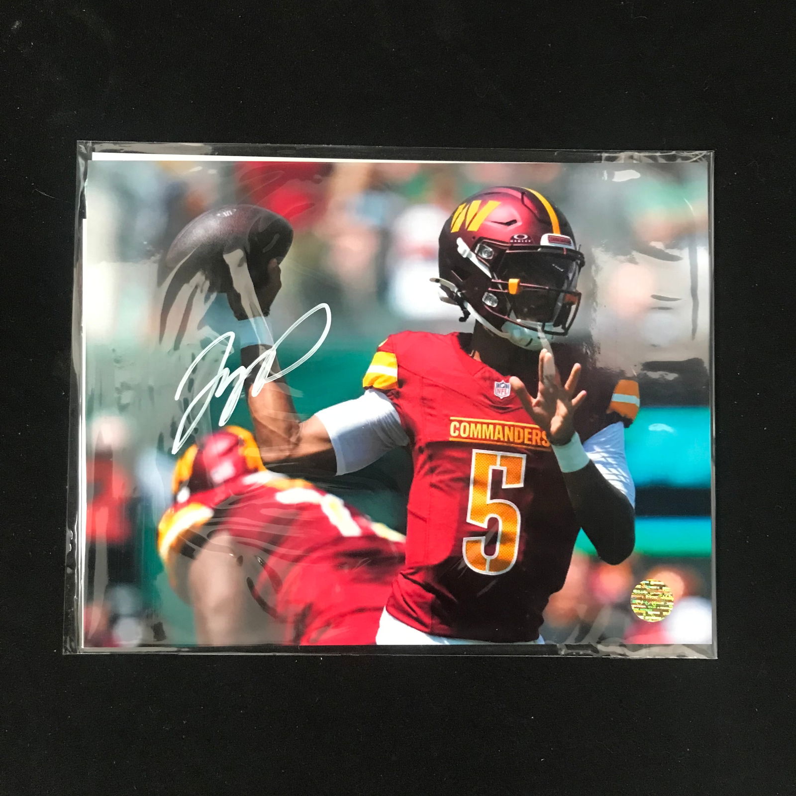 JAYDEN DANIELS SIGNED WASHINGTON COMMANDERS 8X10 PHOTO (ELITE AUTHENTICATION COA) (1 of 2)