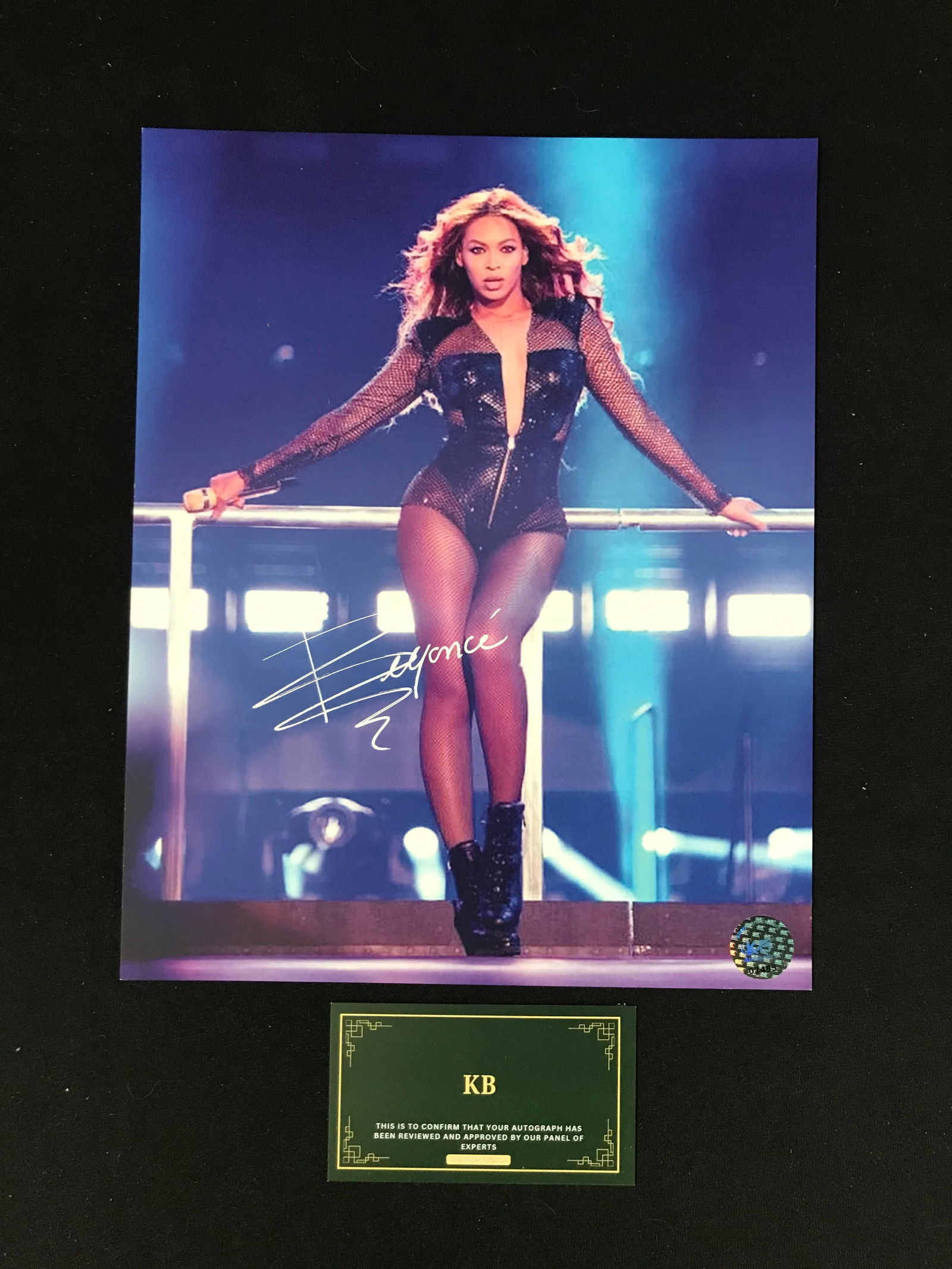 BEYONCE SIGNED 8X10 PHOTO (KB AUTHENTICS COA) (1 of 1)