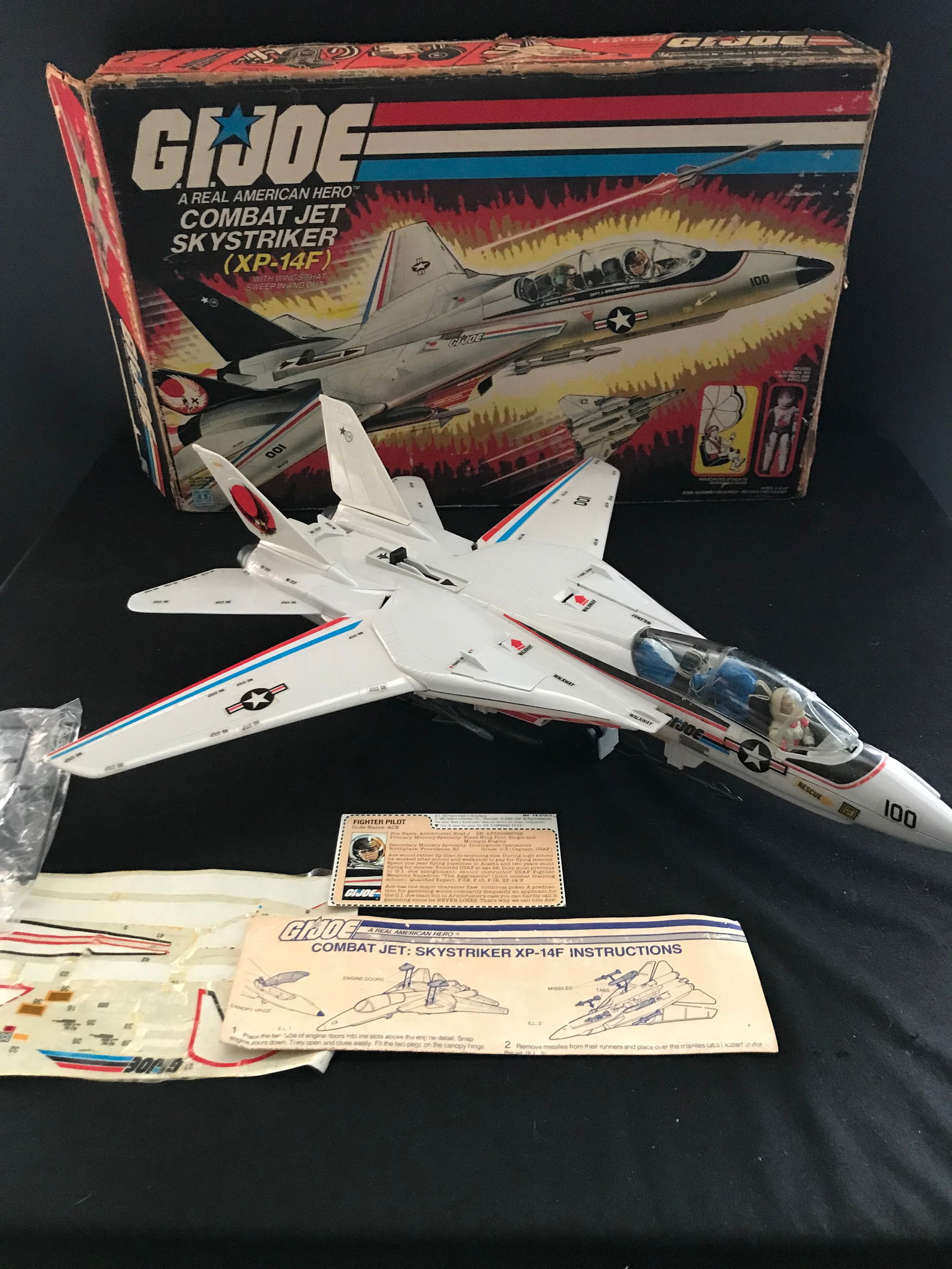 VINTAGE HIGH GRADE AND COMPLETE G.I JOE SKYSTRIKER COMBAT JET WITH BOX AND MANUAL (1 of 3)