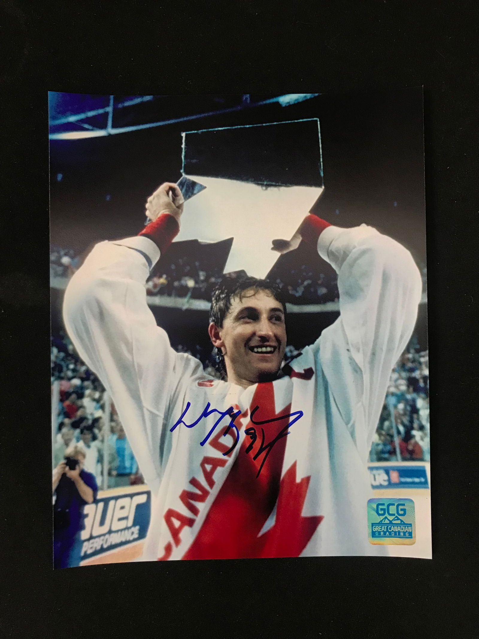 WAYNE GRETZKY SIGNED TEAM CANADA 8X10 PHOTO (GCG COA) (1 of 1)