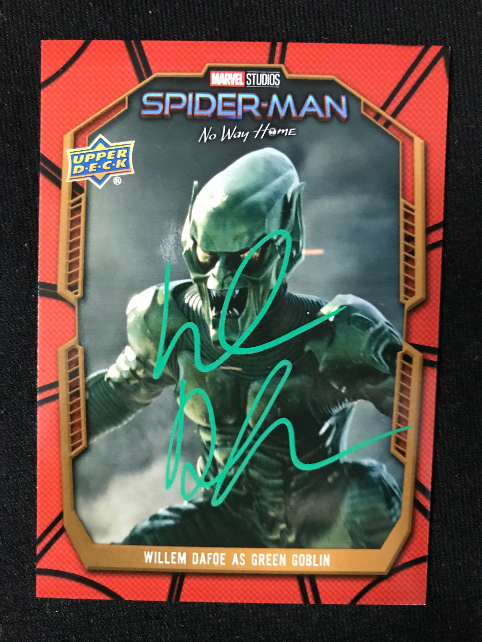 WILLEM DAFOE SIGNED "GREEN GOBLIN" FROM SPIDER-MAN UPPER DECK TRADING CARD (UPPER DECK COA) (1 of 2)