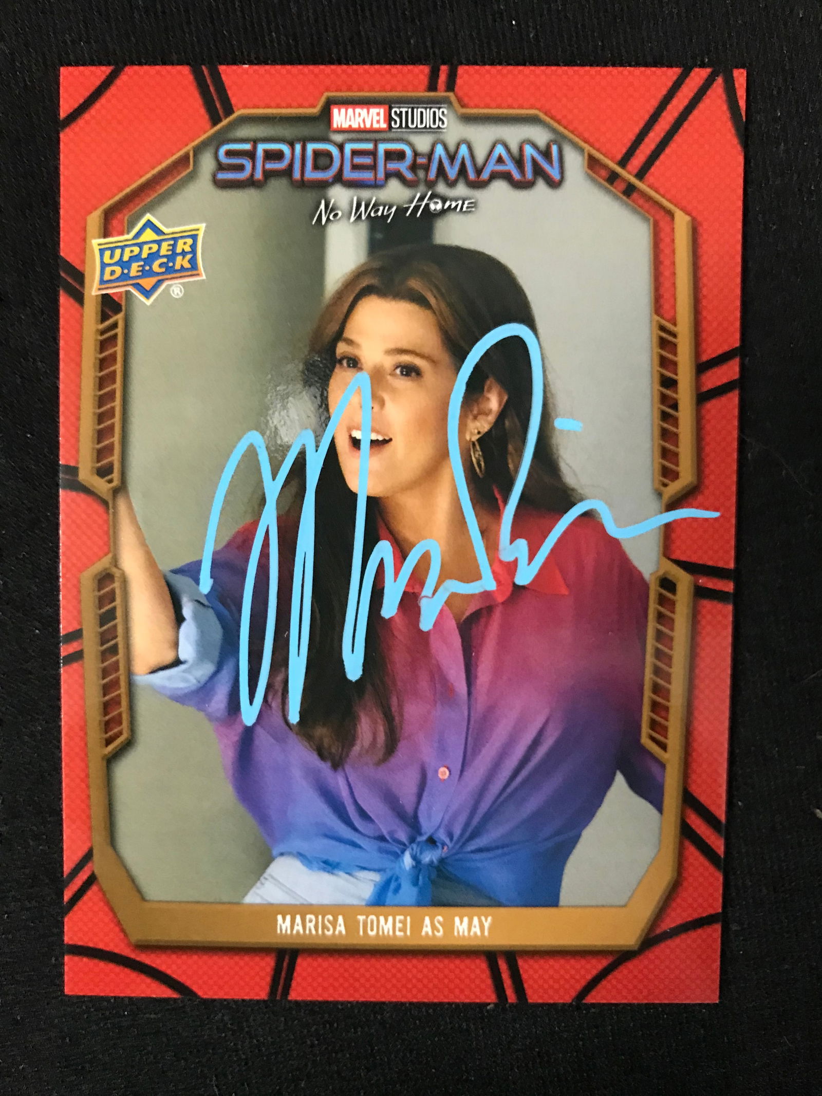 MARISA TOMEI SIGNED "SPIDER-MAN" UPPER DECK TRADING CARD (UPPER DECK COA) (1 of 2)