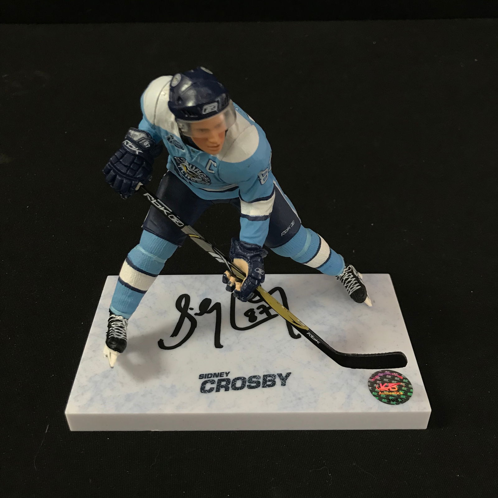 SIDNEY CROSBY SIGNED FIGURINE (KB AUTHENTICS COA) (1 of 2)