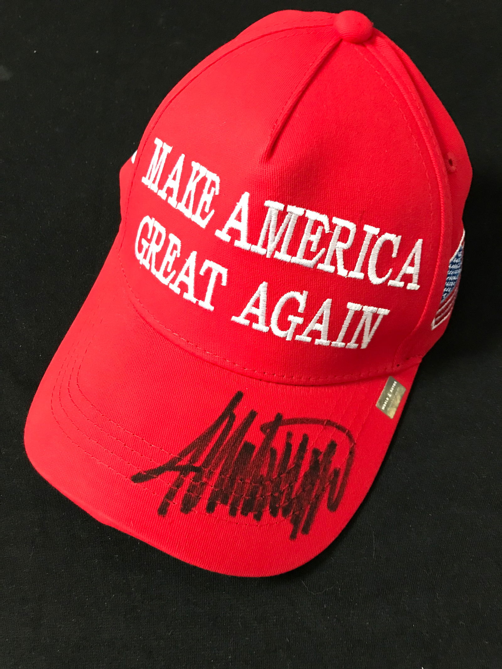 DONALD TRUMP SIGNED MAGA HAT WOLRD AUTOS COA (1 of 2)
