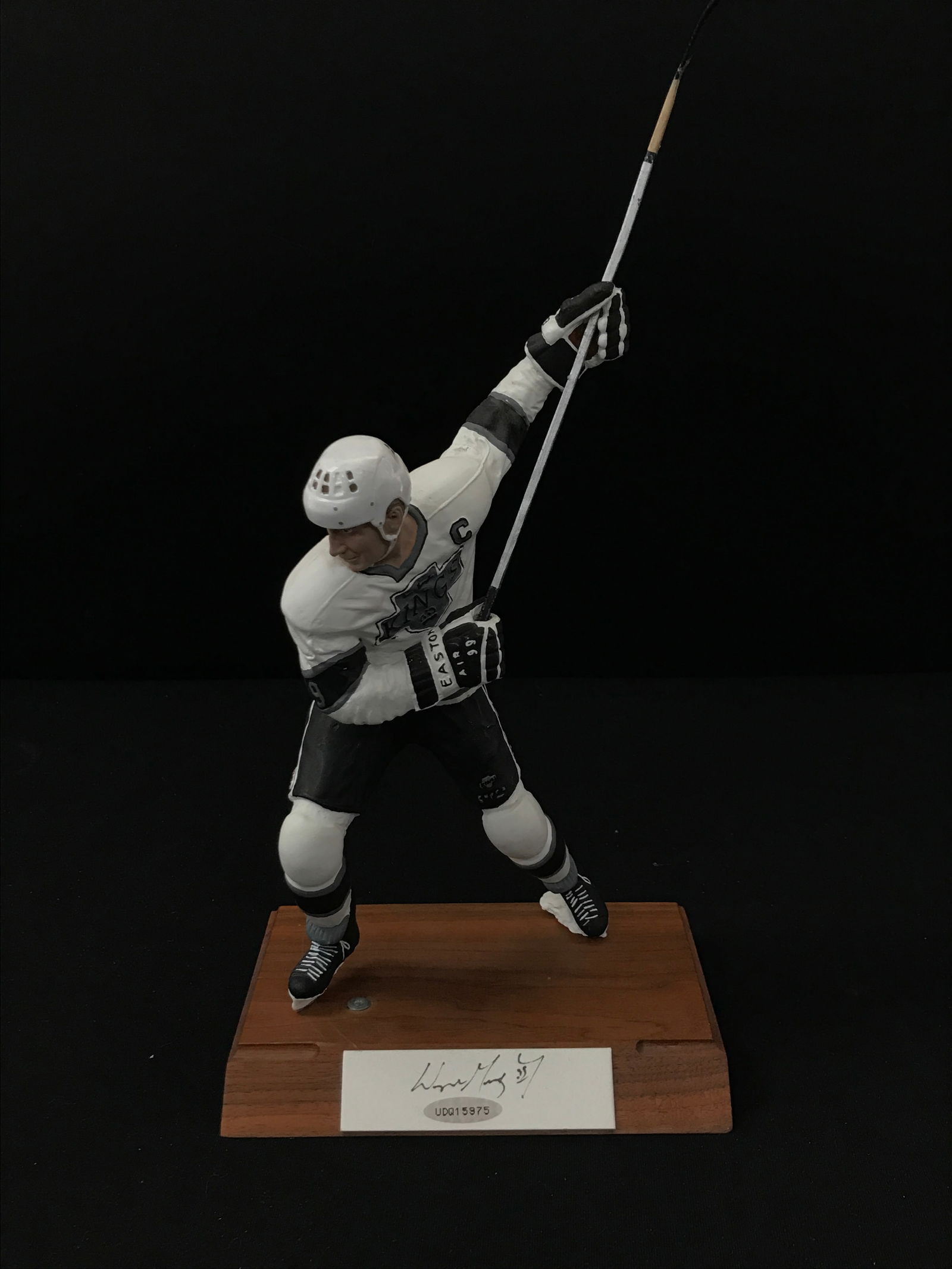 WAYNE GRETZKY SIGNED LTD EDITION STATUE (UPPER DECK COA) (1 of 4)