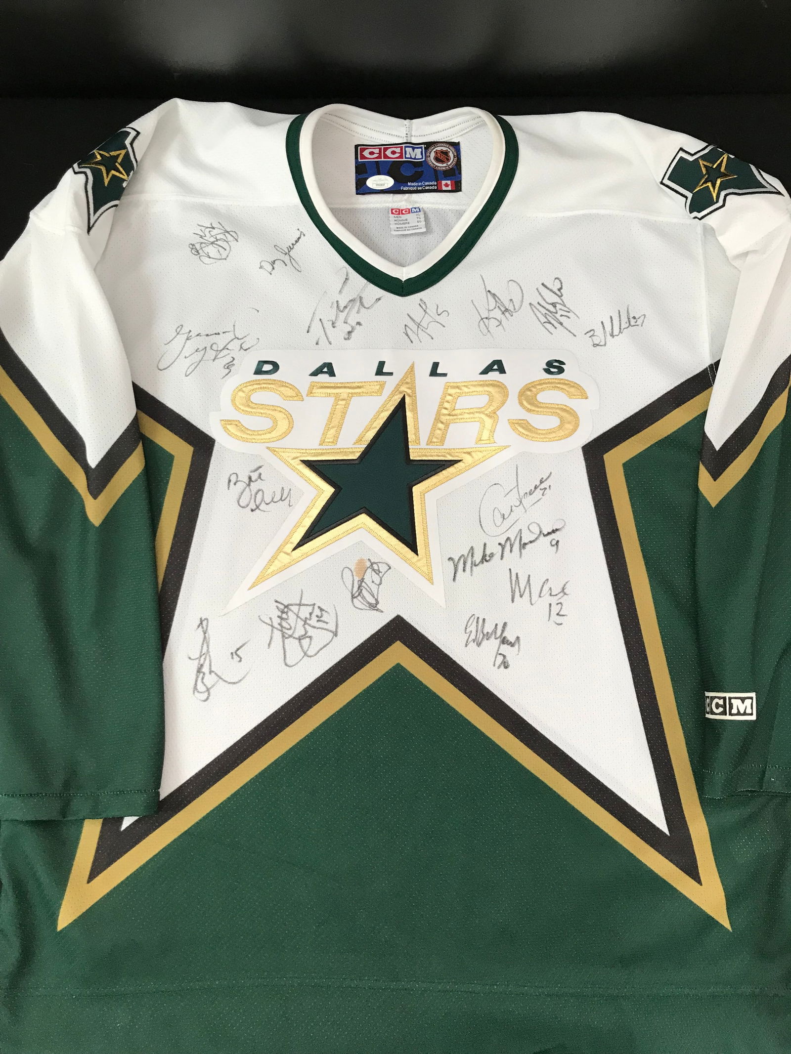 DALLAS STARS TEAM SIGNED STANLEY CUP CHAMPS JERSEY (BELFOUR, HULL, MODANO...)JSA LOA (1 of 3)