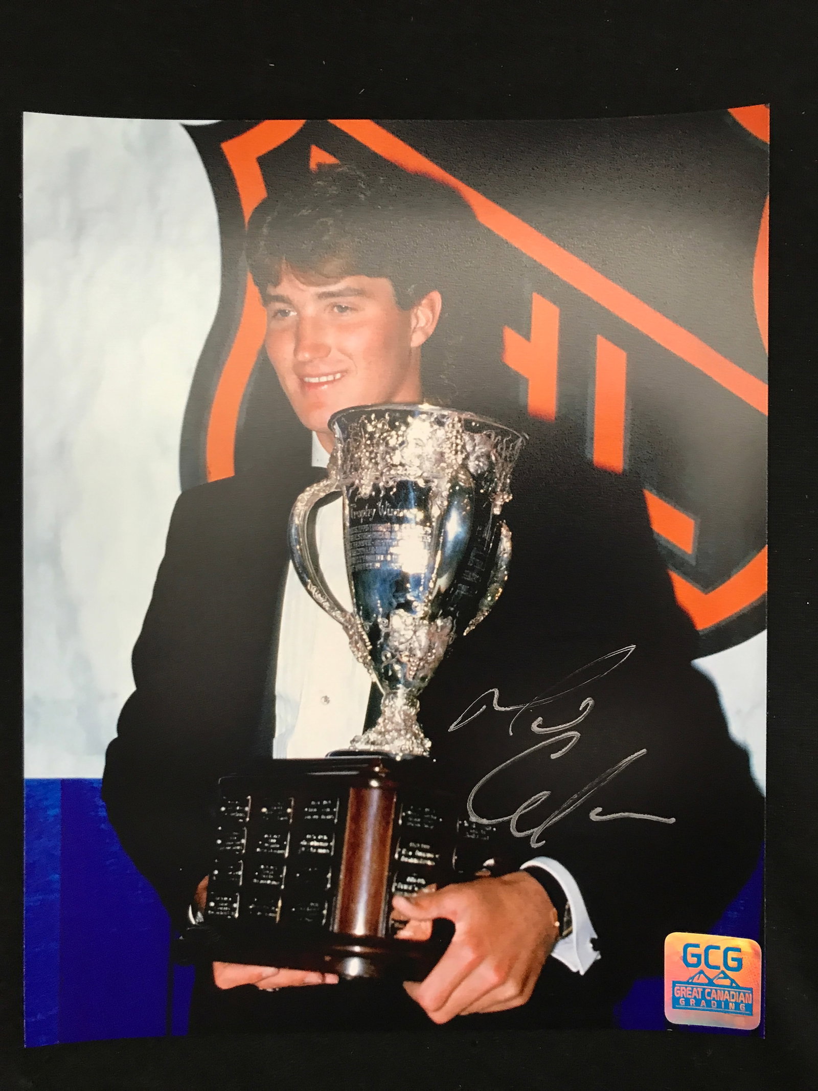 MARIO LEMIEUX SIGNED 8 X 10 (GCG HOLO): Prices are in Canadian dollars