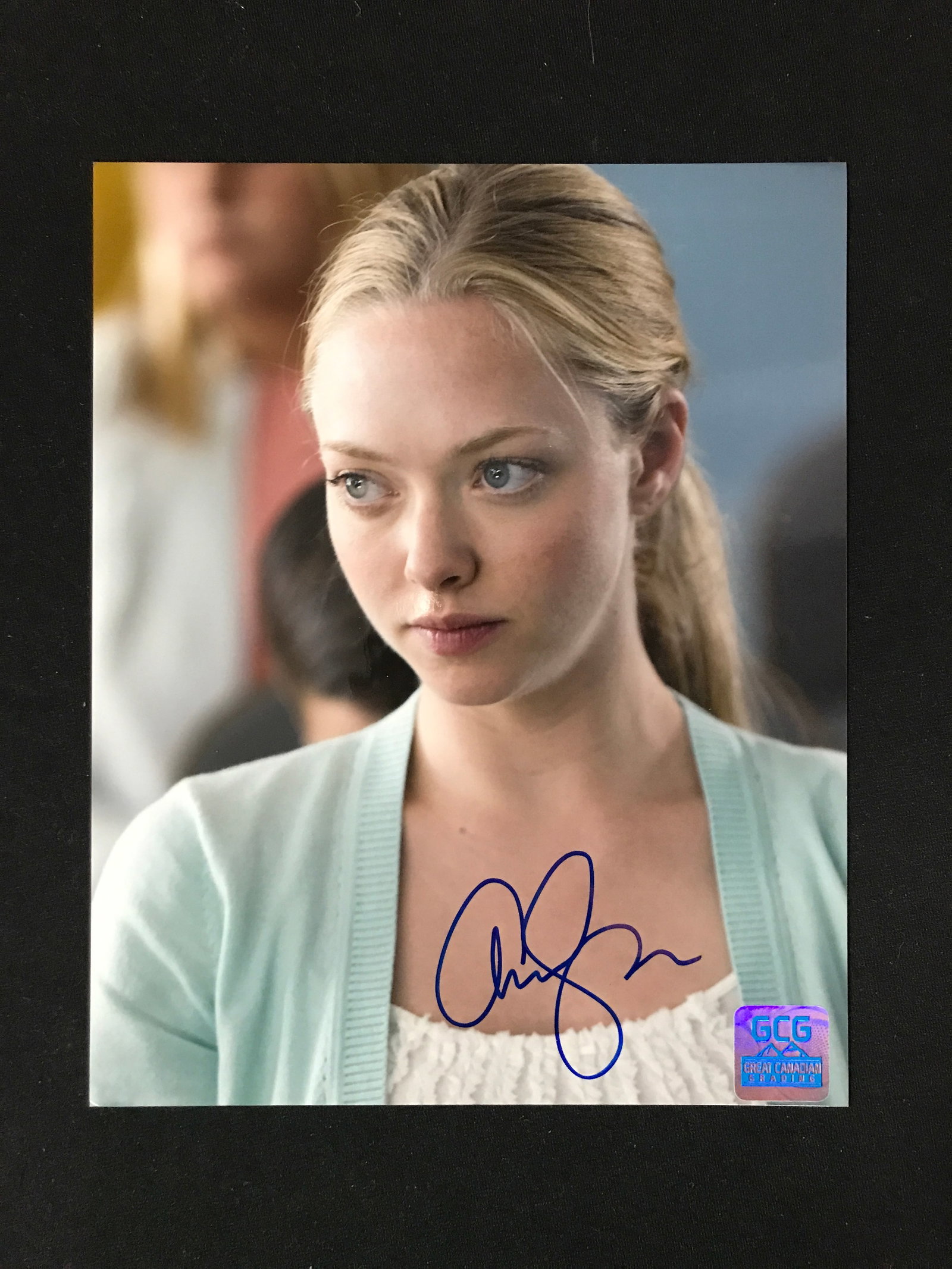 AMANDA SEYFRIED SIGNED 8X10 (GCG COA): Prices are in Canadian dollars