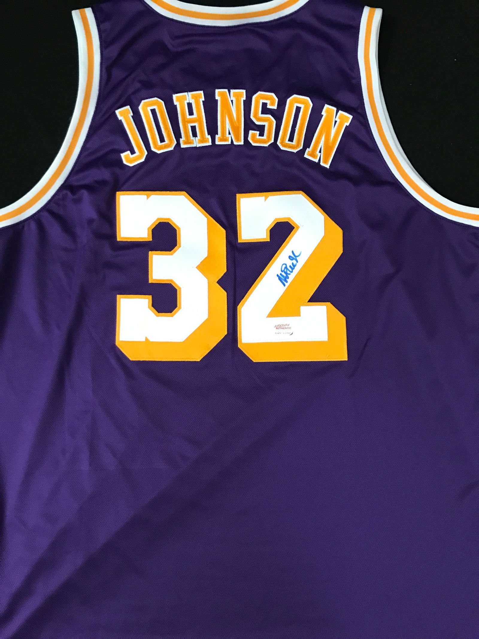 MAGIC JOHNSON SIGNED L.A LAKERS BASKETBALL JERSEY (AUTOGRAPH AUTHENTICS COA) (1 of 3)