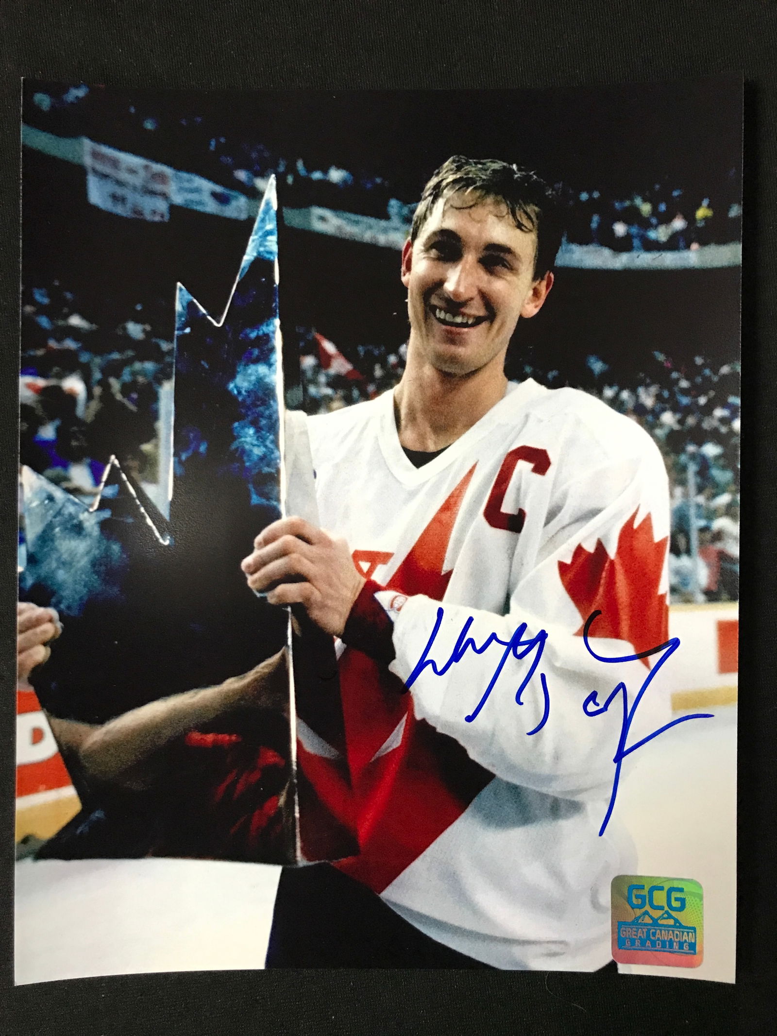 WAYNE GRETZKY SIGNED TEAM CANADA 8 X 10 (GCG HOLO) (1 of 1)