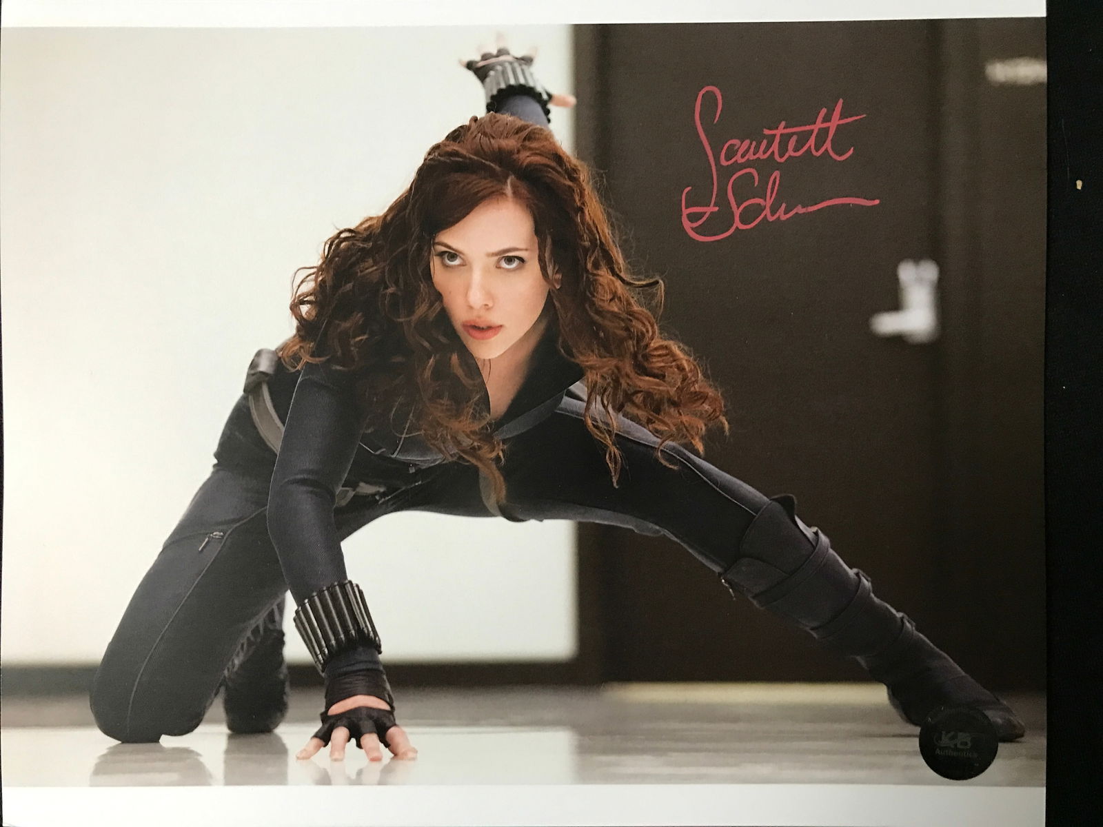 SCARLET JOHANSSON SIGNED AVENGERS 8 X10 (KB COA) (1 of 1)