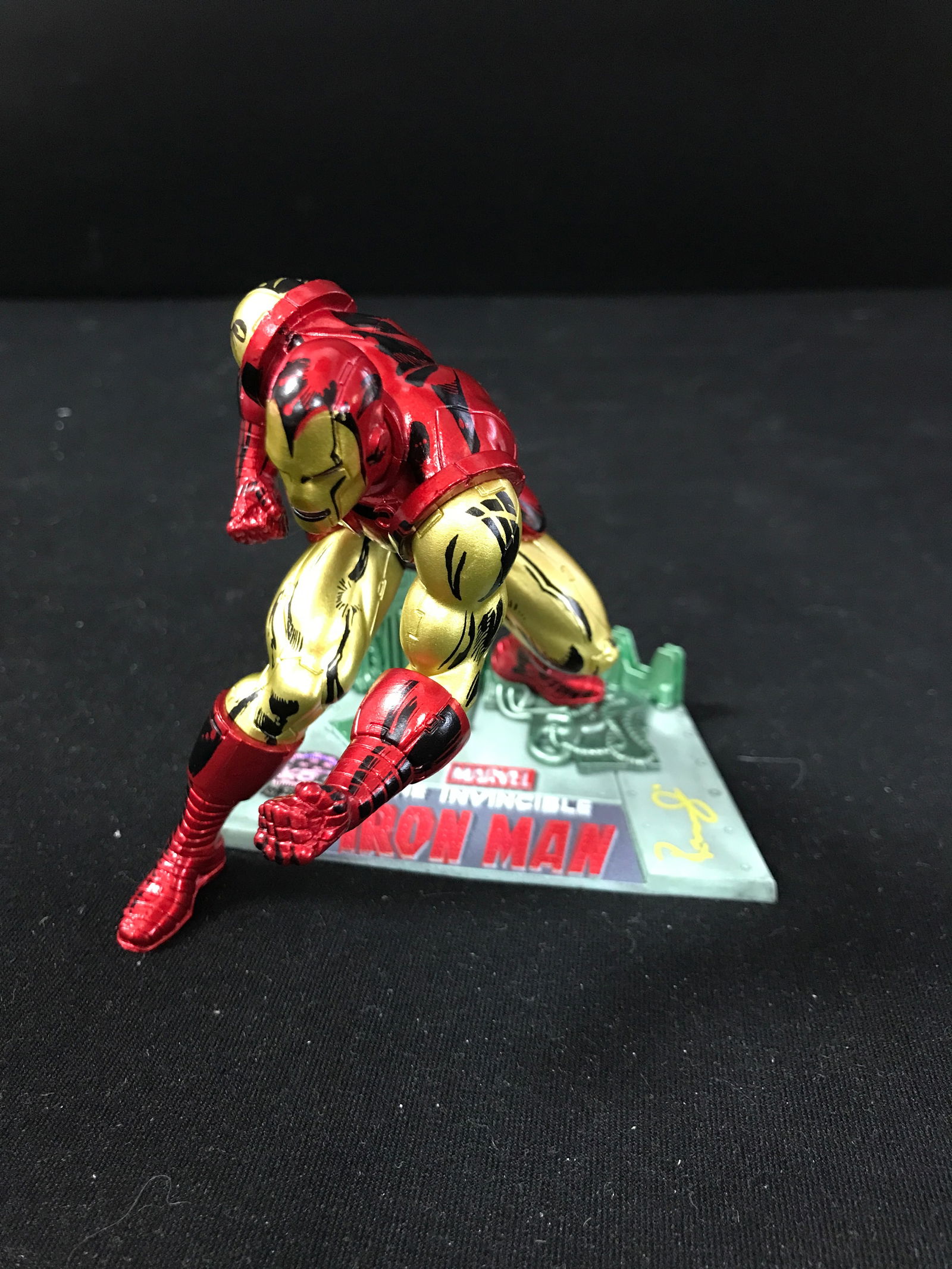 ROBERT DOWNEY JNR SIGNED IRON MAN STATUE (KB COA) (1 of 3)
