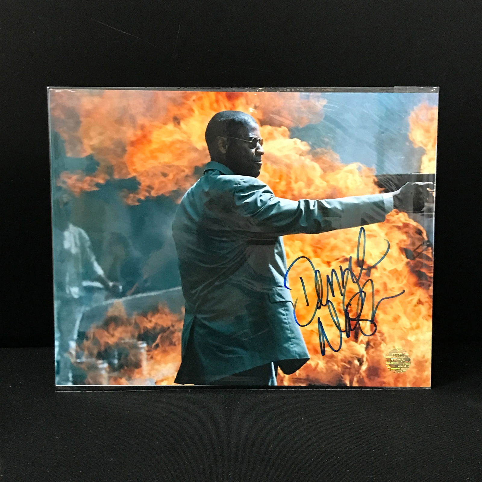 DENZEL WASHINGTON SIGNED 8X10 (ELITE AUTHENTICATION COA) (1 of 2)