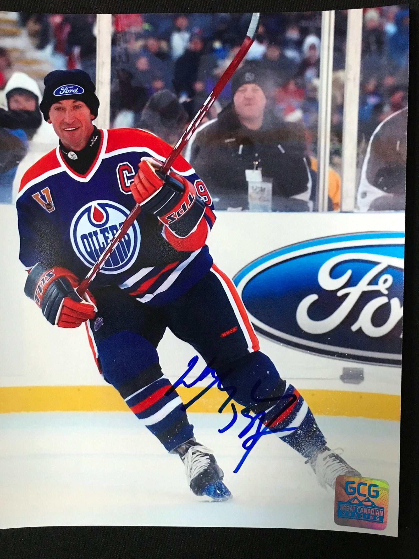 WAYNE GRETZKY SIGNED 8 X 10 (GCG HOLO): Prices are in Canadian Dollars