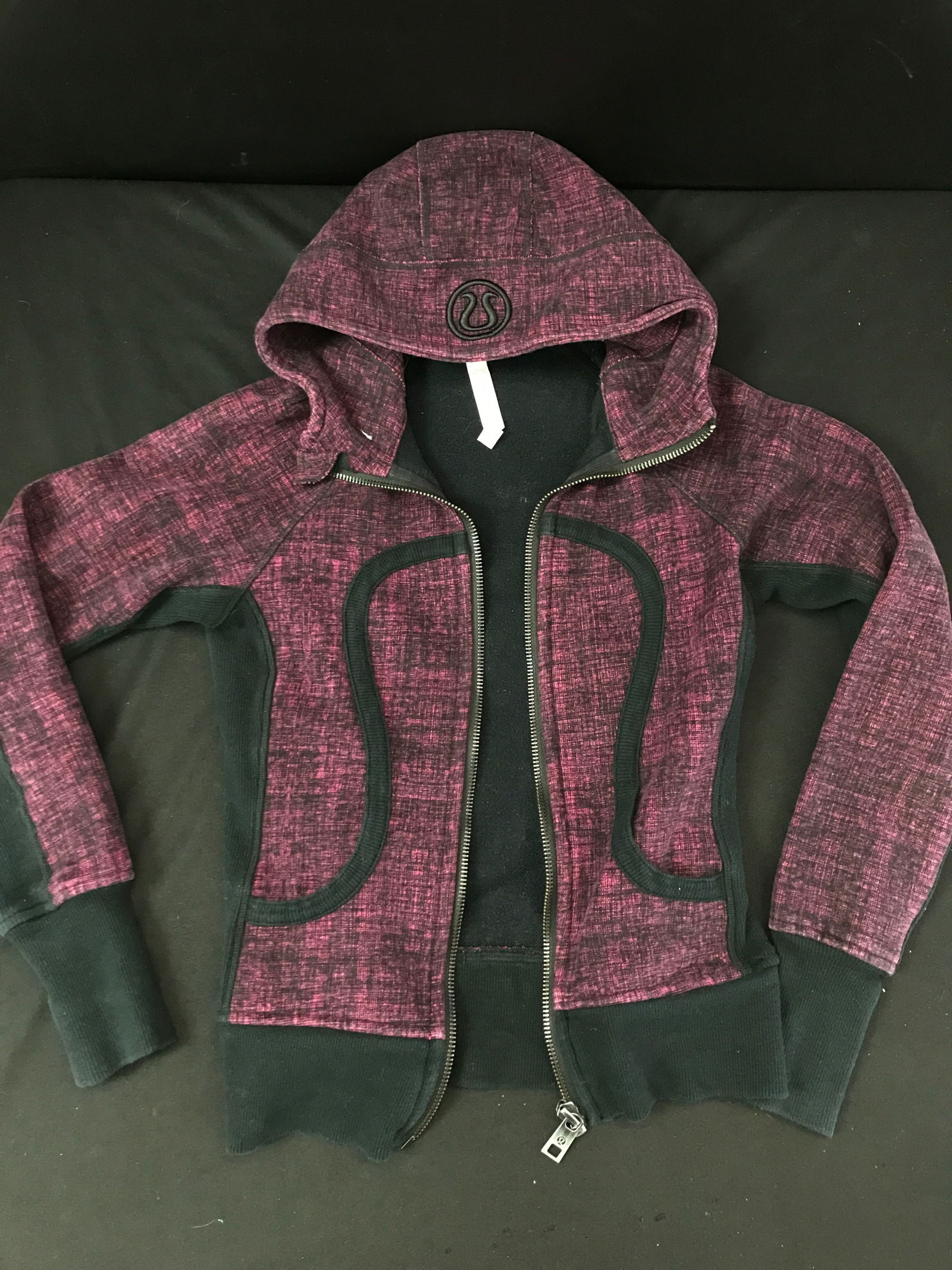 LULULEMON PURPLE JACKET LIKE NEW SIZE WOMENS 4 (1 of 3)