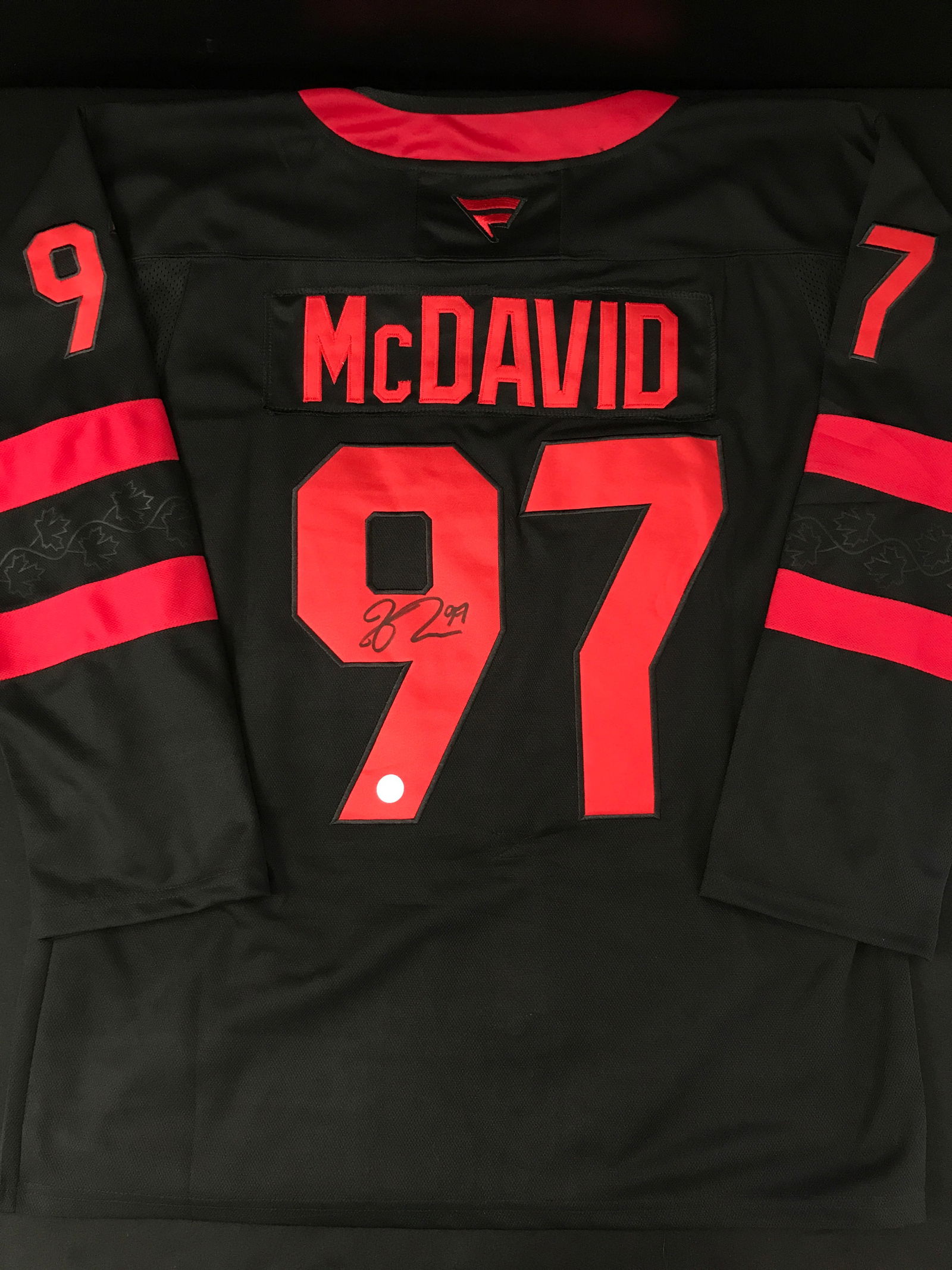 CONNOR MCDAVID SIGNED TEAM CANADA JERSEY (KB AUTHENTICS COA) (1 of 3)