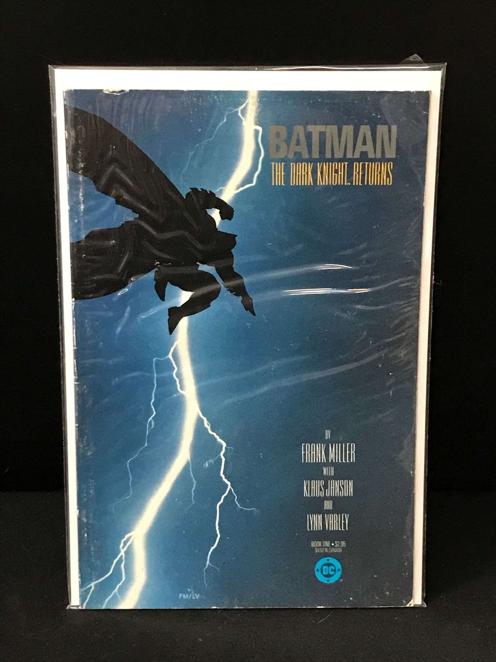 DC COMICS BOOK ONE BATMAN THE DARK KNIGHT RETURNS (1 of 1)