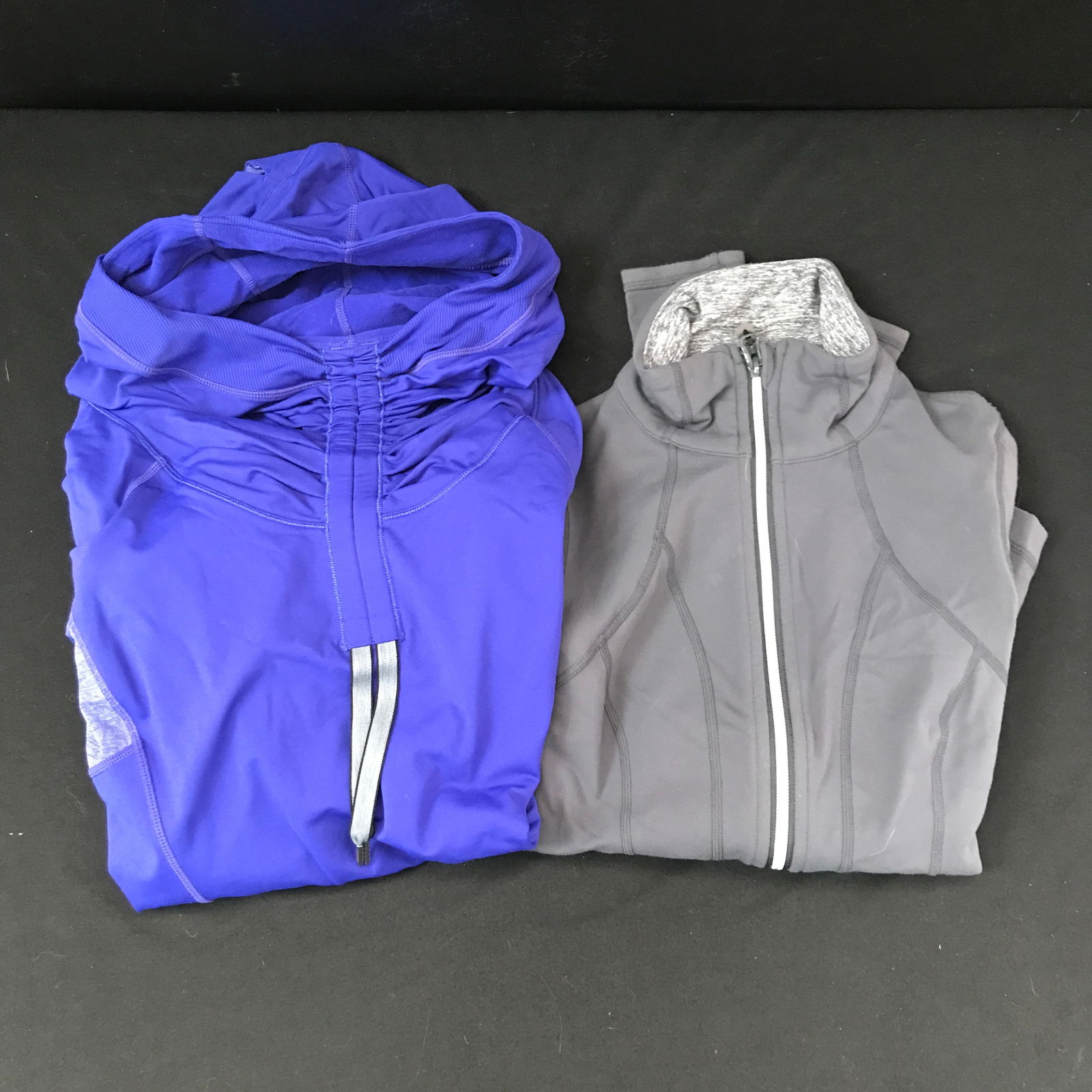 LIKE NEW WOMENS LULU LEMON RUNNING APAREL (SIZE 4): Prices are in Canadian dollars