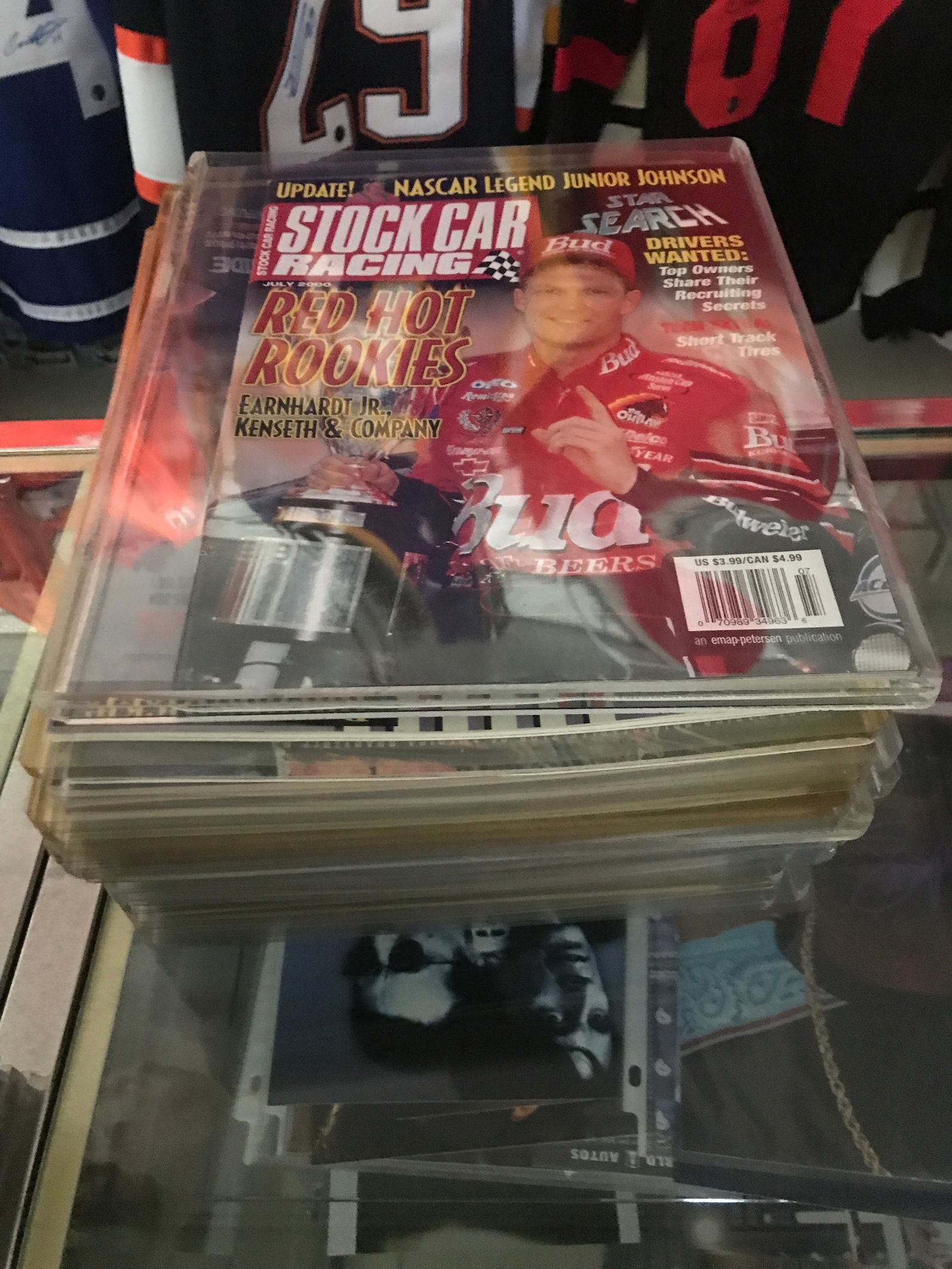 LOT OF 21 COLLECTOR MAGAZINES IN PROTECTIVE CASES (1 of 1)