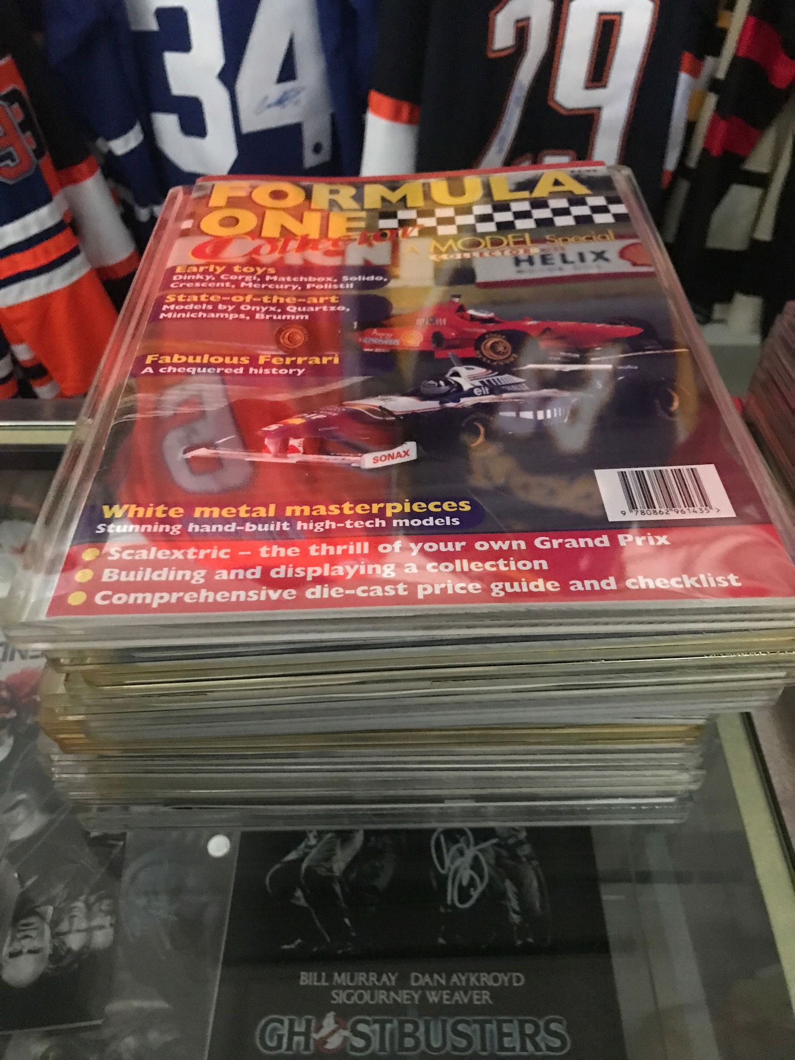 LOT OF 21 COLLECTOR MAGAZINES IN PROTECTIVE CASES (1 of 1)