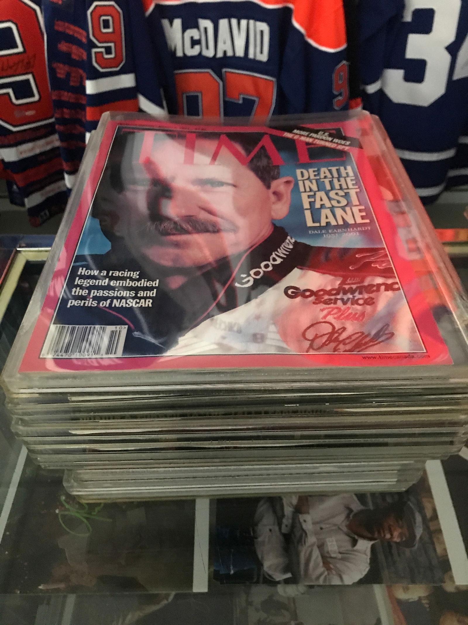 LOT OF 21 COLLECTOR MAGAZINES IN PROTECTIVE CASES (1 of 1)