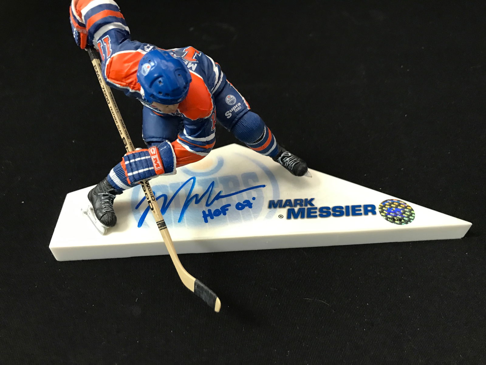 MRK MESSIER SIGNED MCFARLANE FIGURE (KB AUTHENTICS COA) (1 of 2)
