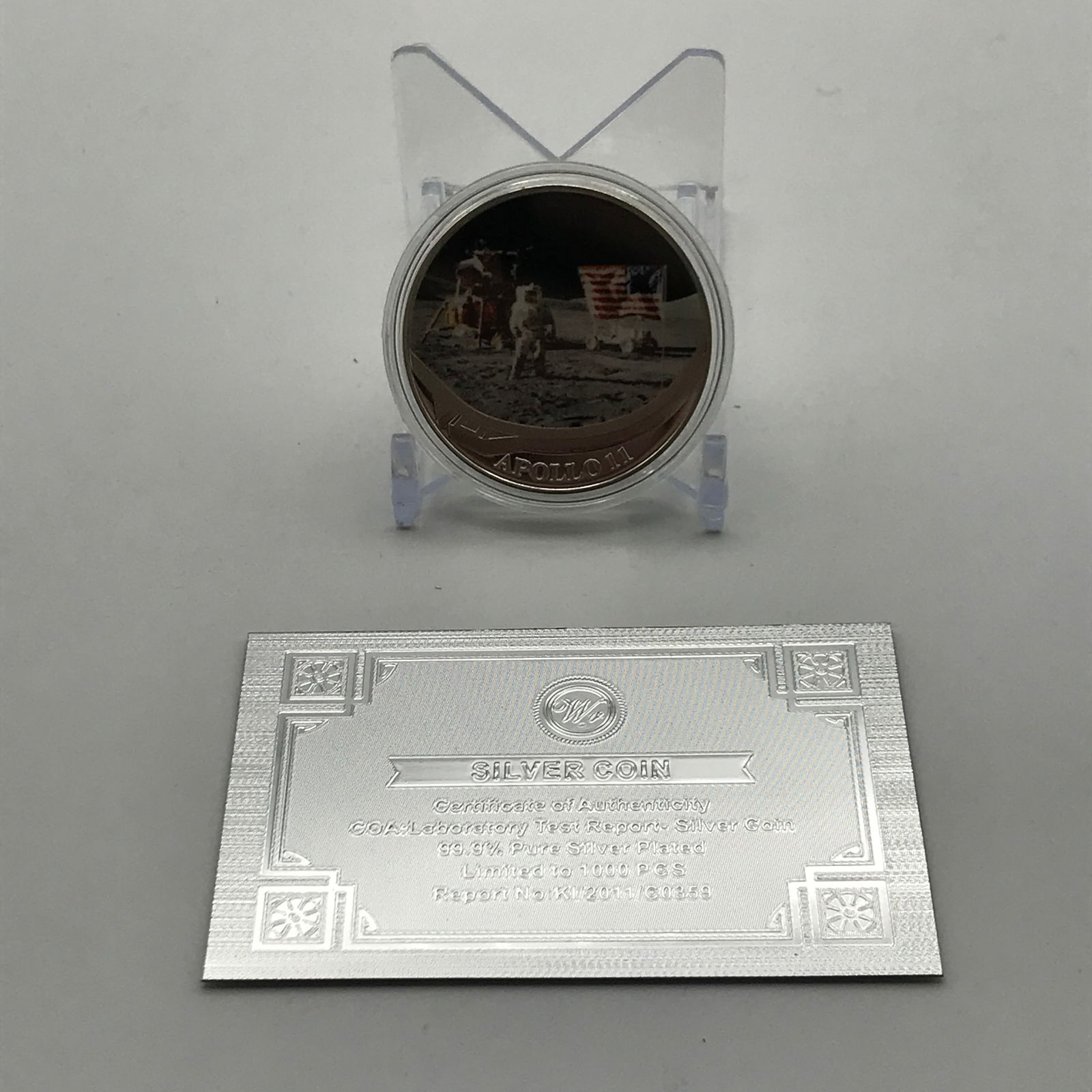 APOLLO 11 MOON LANDING COMMEMORATIVE COIN (1 of 2)