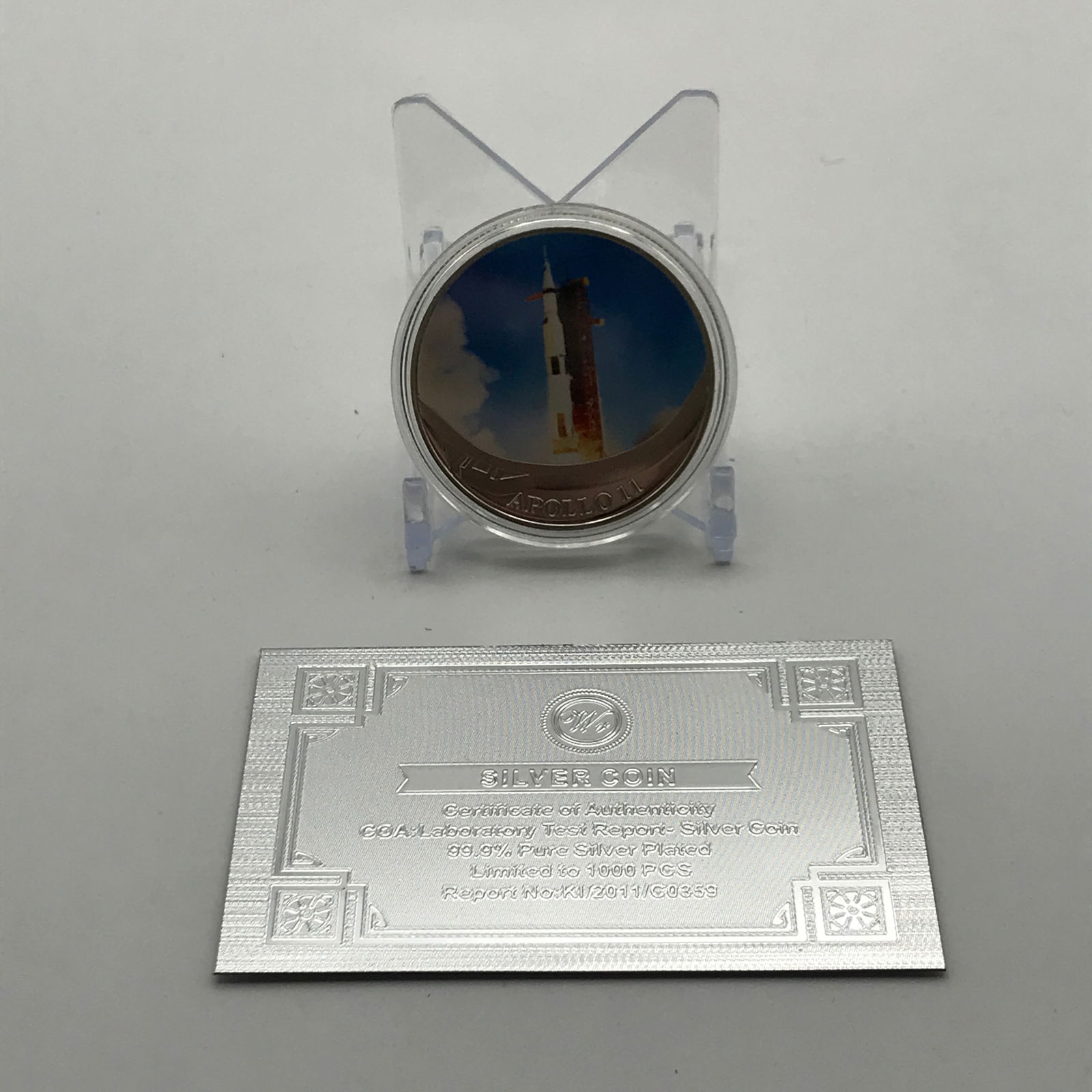 APOLLO 11 MOON LANDING COMMEMORATIVE COIN (1 of 2)