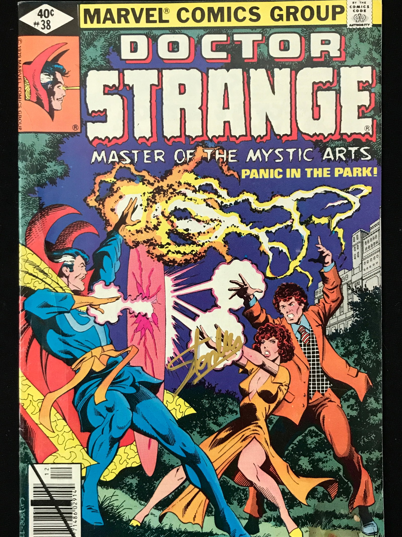 STAN LEE SIGNED DOCTOR STRANGE NO.36 COMIC: Prices are in Canadian dollars